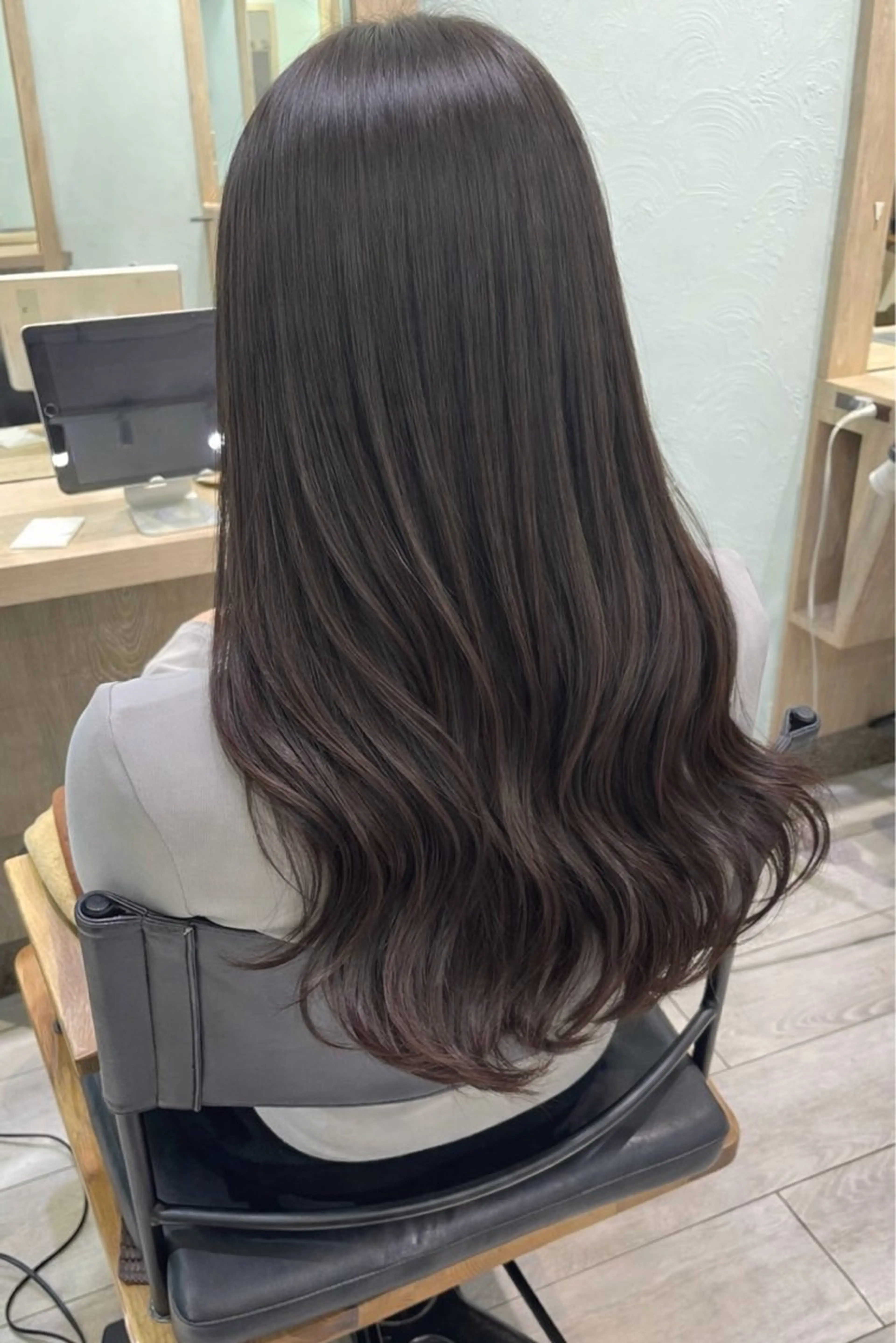 ロング カラー グレージュ カット ヘアカラー トリートメント 佐藤 魁人のヘアスタイル