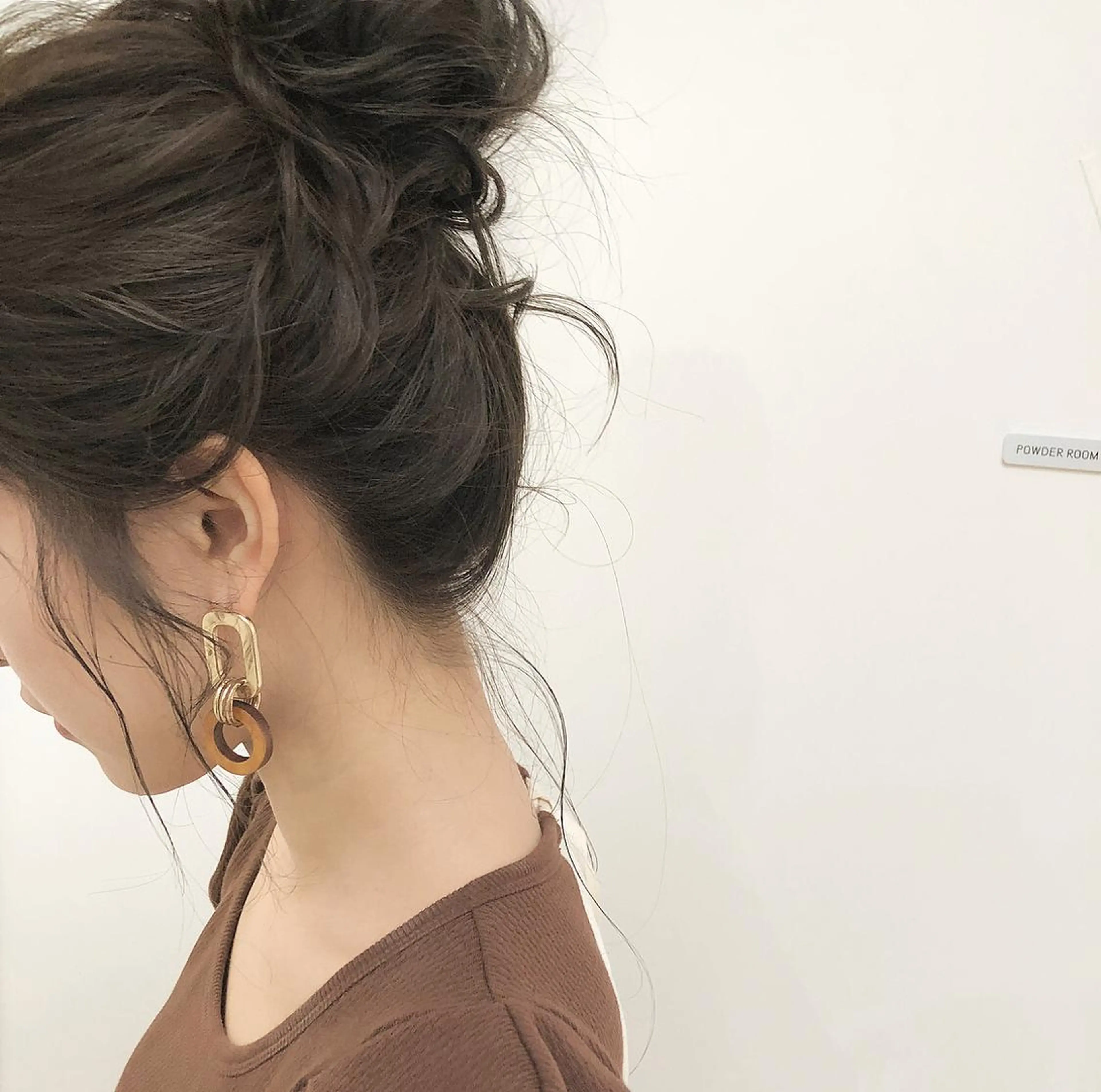 ロング カラー ヘアアレンジ お団子ヘア おくれ毛 autre所属・大久保 ひでなりのヘアスタイル