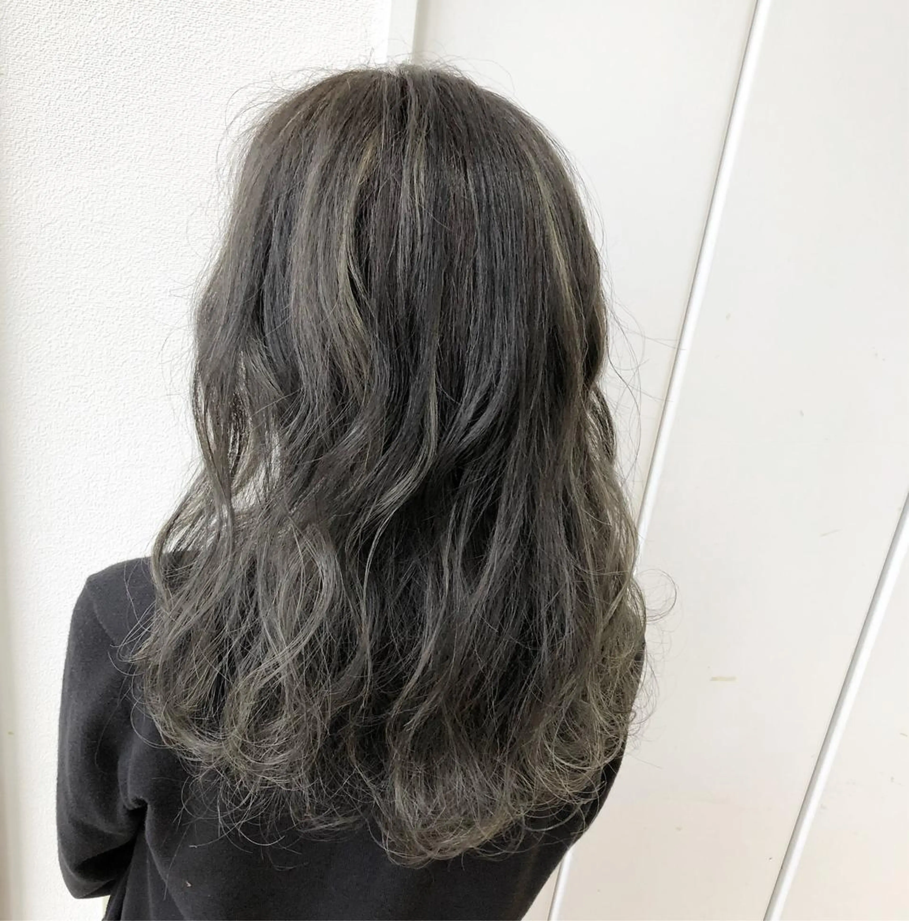 セミロング カラー ヘアアレンジ グレージュ ハイライトカラー 3Dハイライト ハイライト カット ヘアカラー Le/a谷町 野上幹太のヘアスタイル