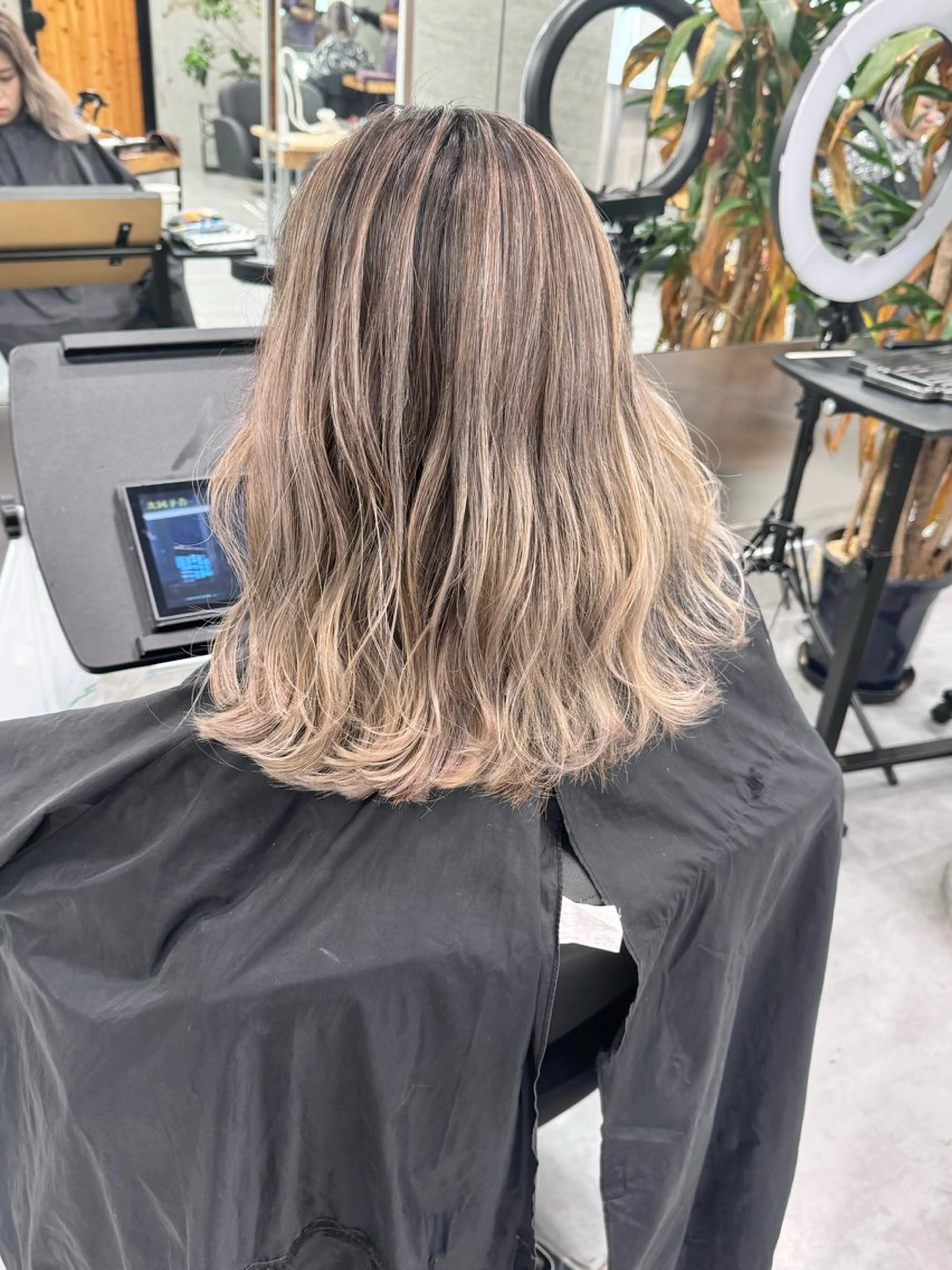 セミロング カラー ヘアカラー トリートメント 艶髪✨ブリーチ職人 井手正康のヘアスタイル