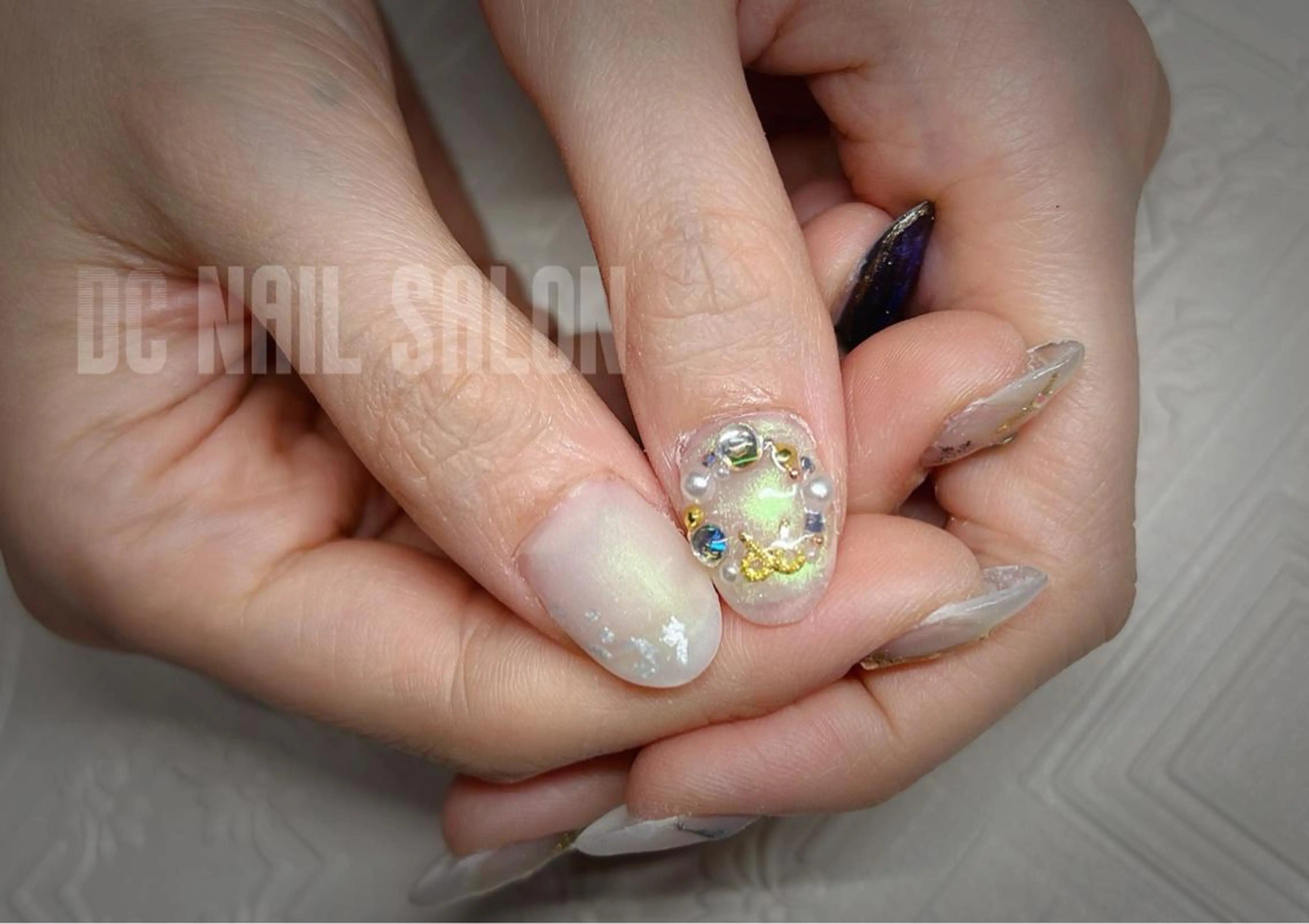 ネイル ジェルネイル ニュアンスネイル オフィスネイル ストーンネイル 冬ネイル DC nail salonのネイルデザイン