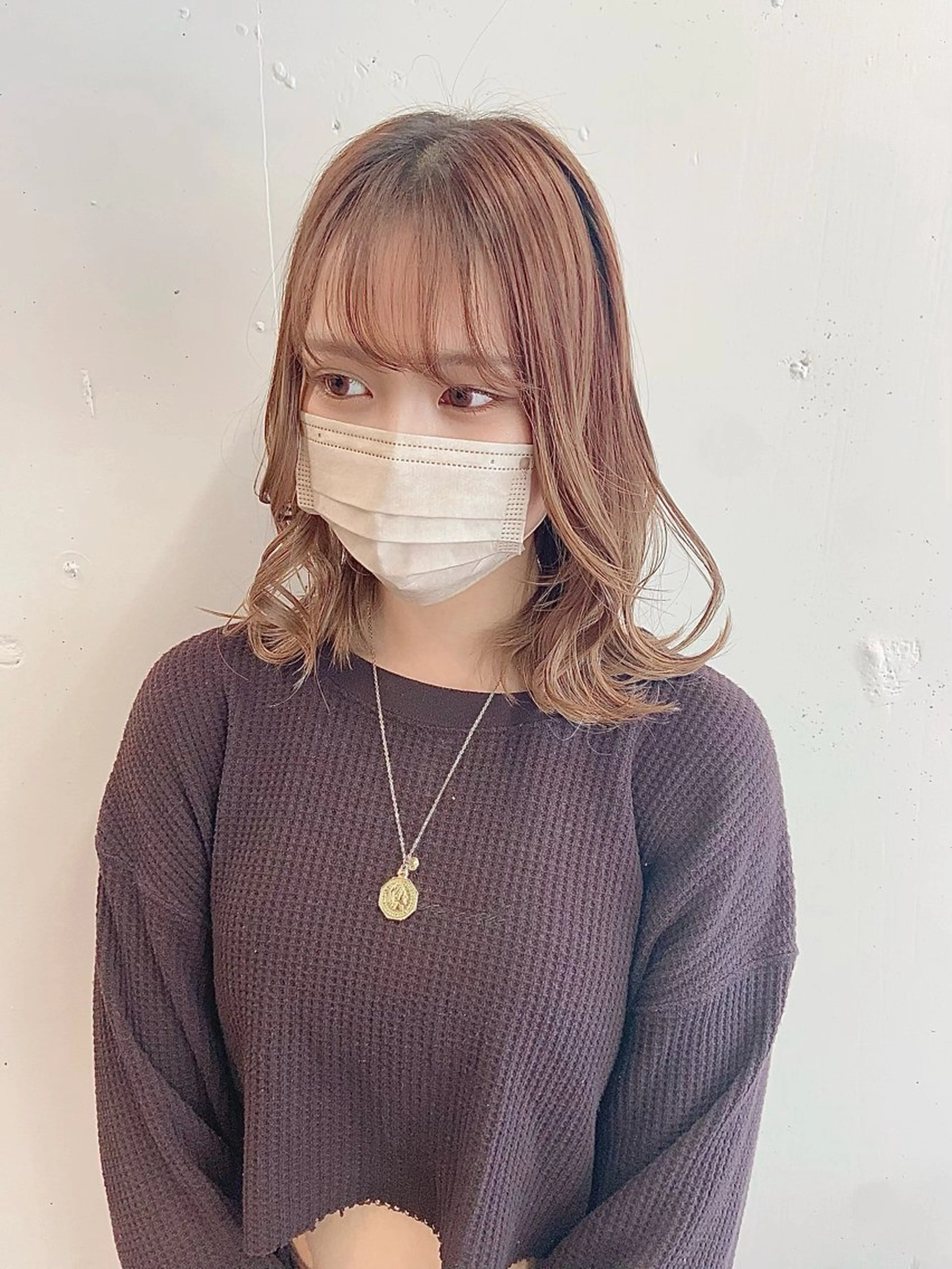 ミディアム カラー ベージュカラー ミルクティーベージュ ヘアカラー トリートメント AILEE所属・ウルフカット レイヤーカット上柿のヘアスタイル