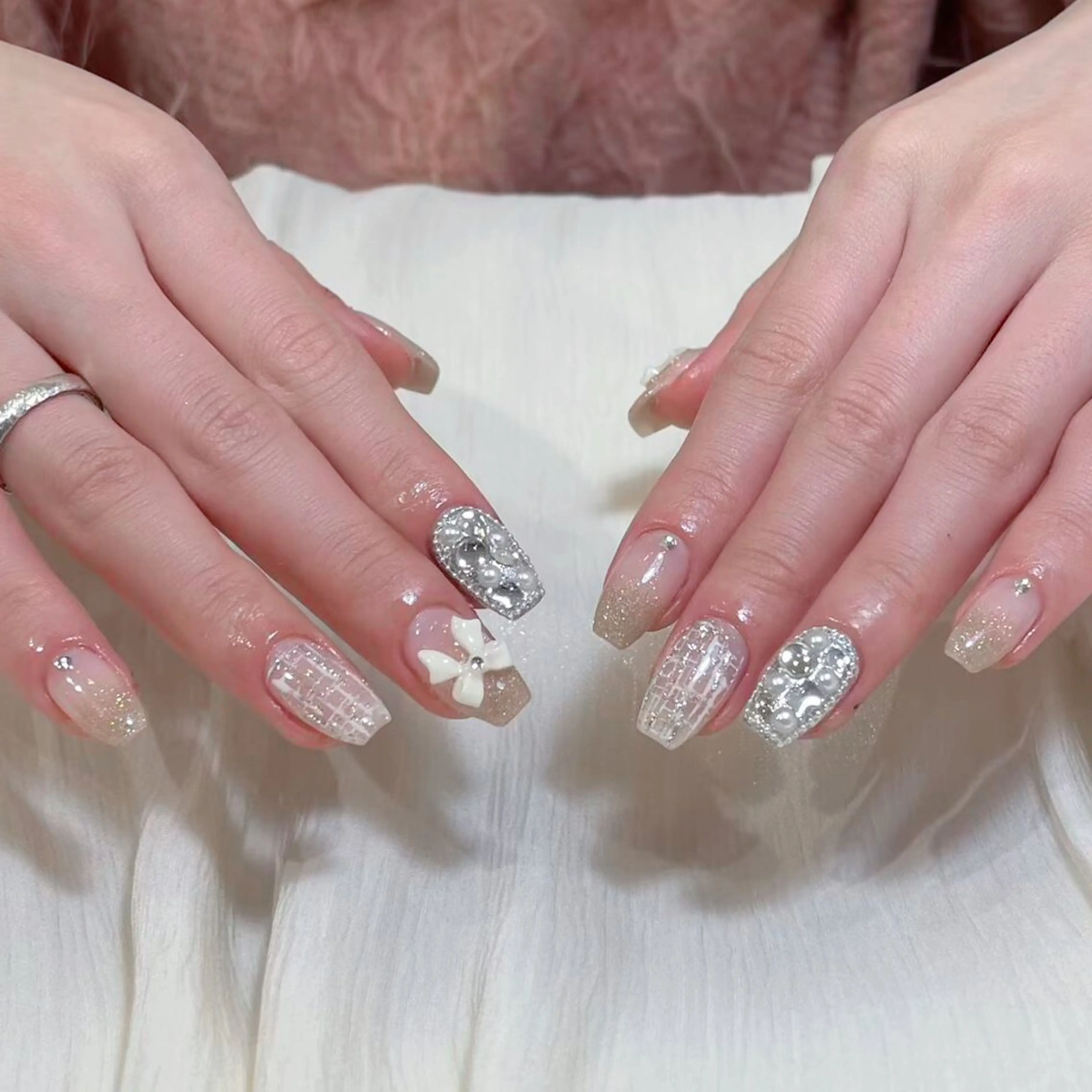 ネイル アートネイル オーロラネイル ガーリー キラキラネイル 韓国ネイル ハンドネイル Una EWAのネイルデザイン