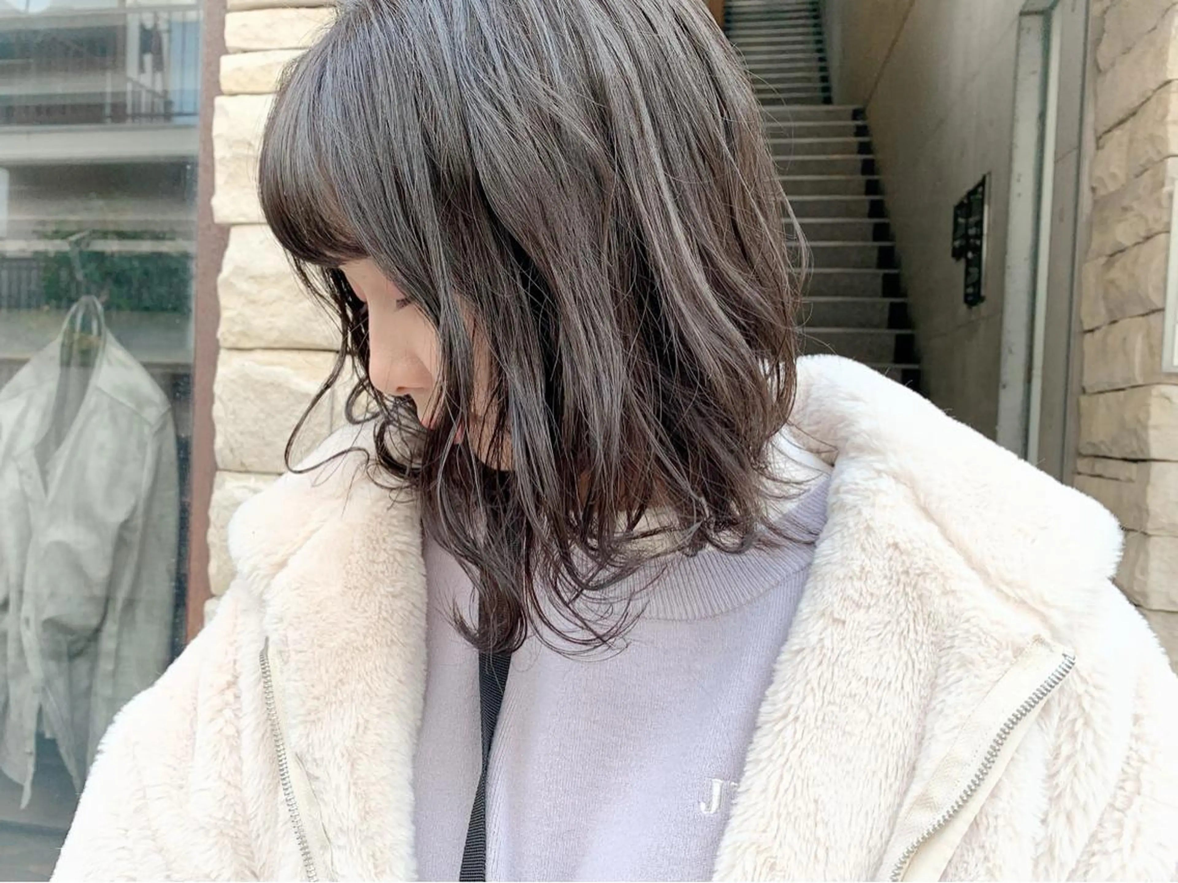 ミディアム カラー アッシュ アッシュグレー EMANON天神所属・Hitomi Ezakiのヘアスタイル