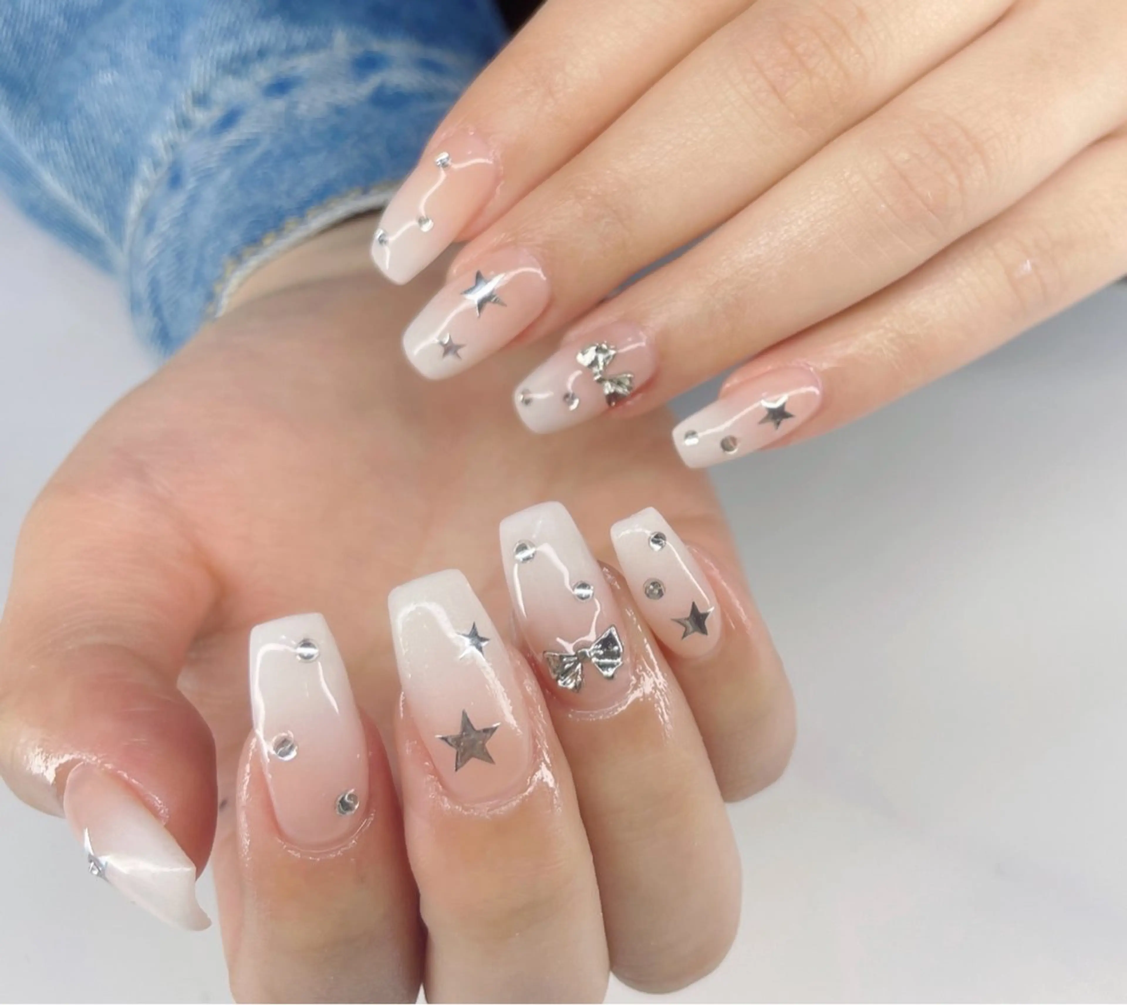 ネイル ハンドネイル AngelChris ビューティーサロンのネイルデザイン