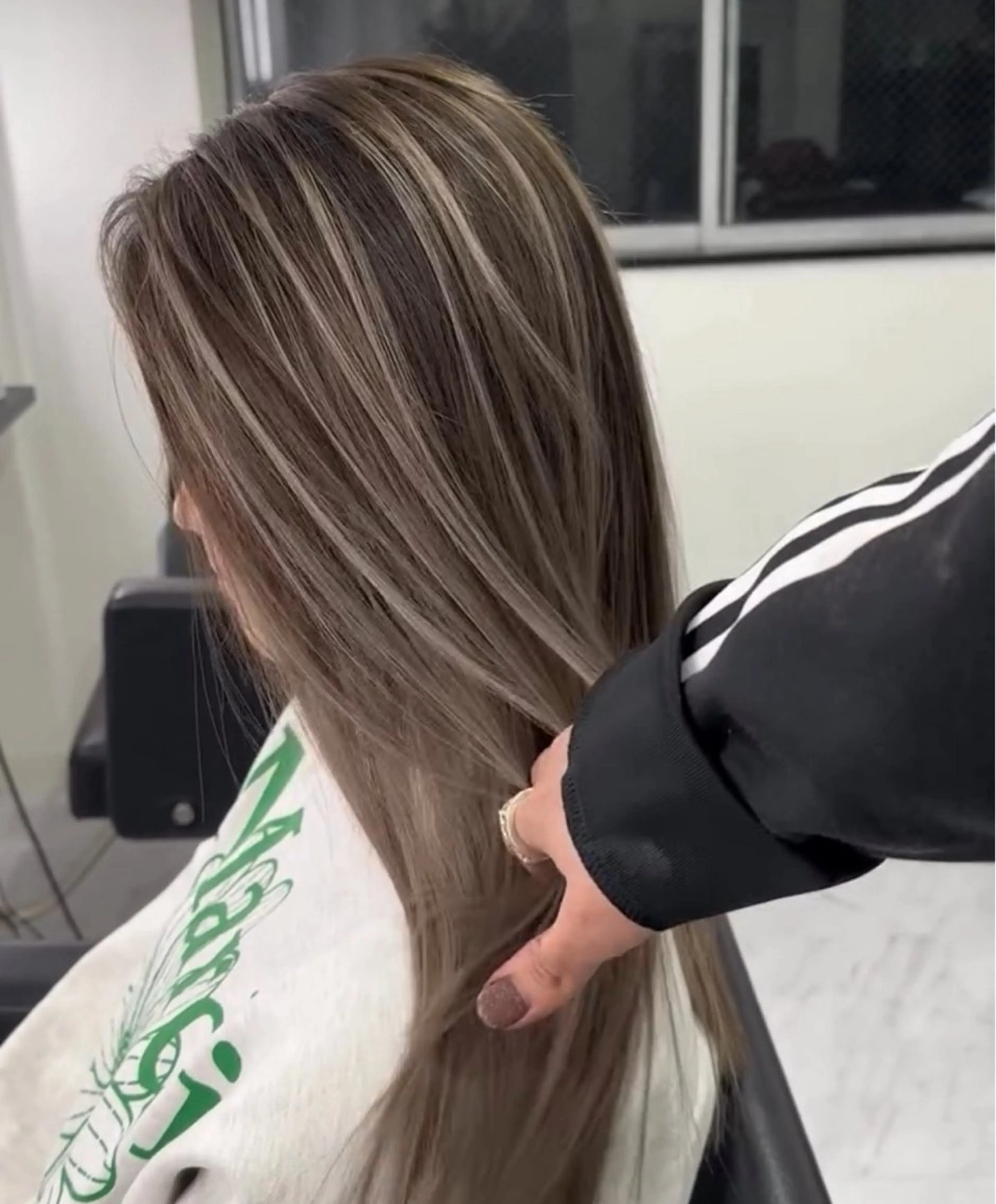 ロング ハイライト hairstudio NOAのヘアスタイル