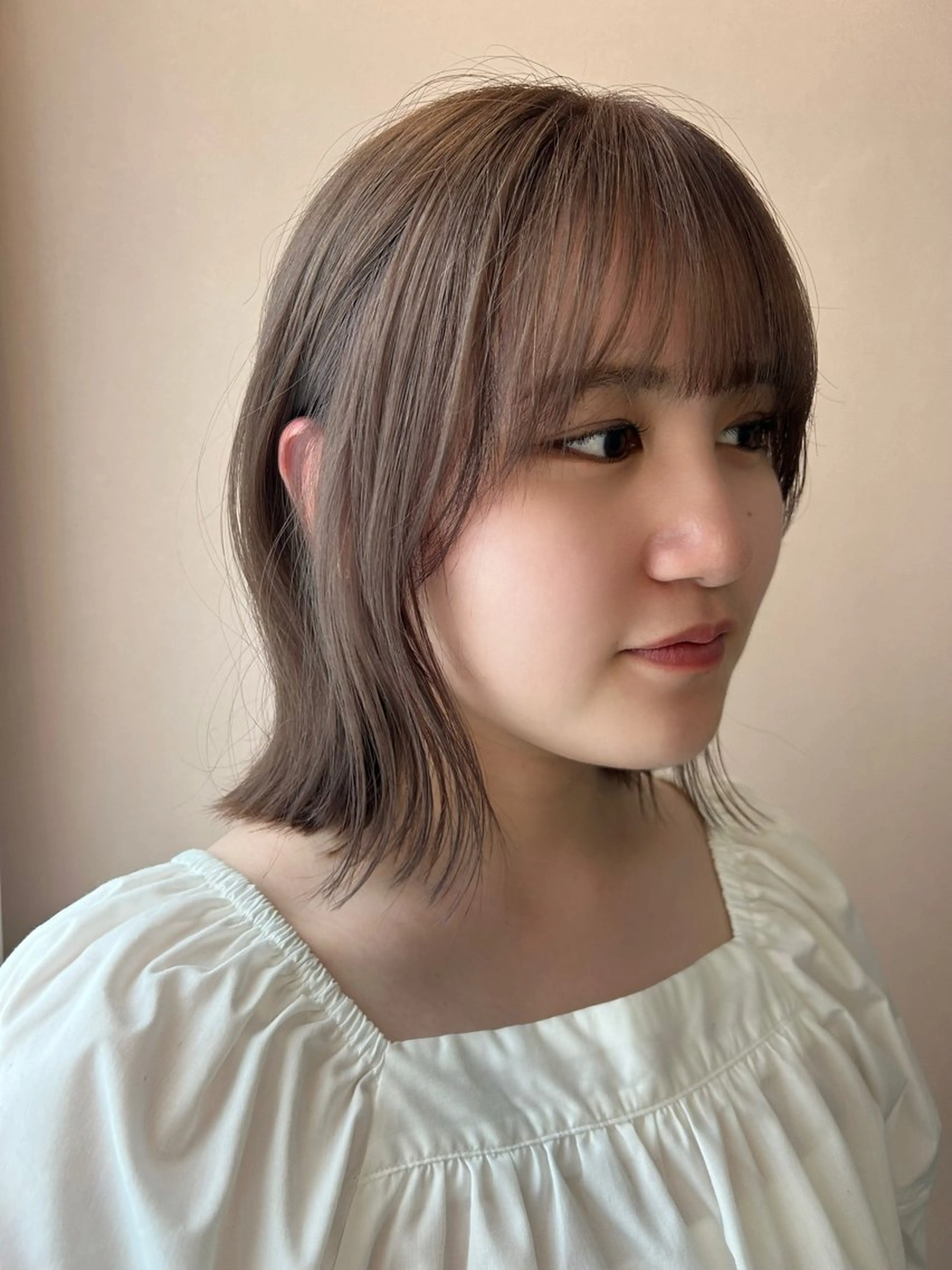 ミディアム カラー ベージュカラー ブリーチ ミルクティーベージュ カット ヘアカラー トリートメント hub hair レイヤー/透明感のヘアスタイル