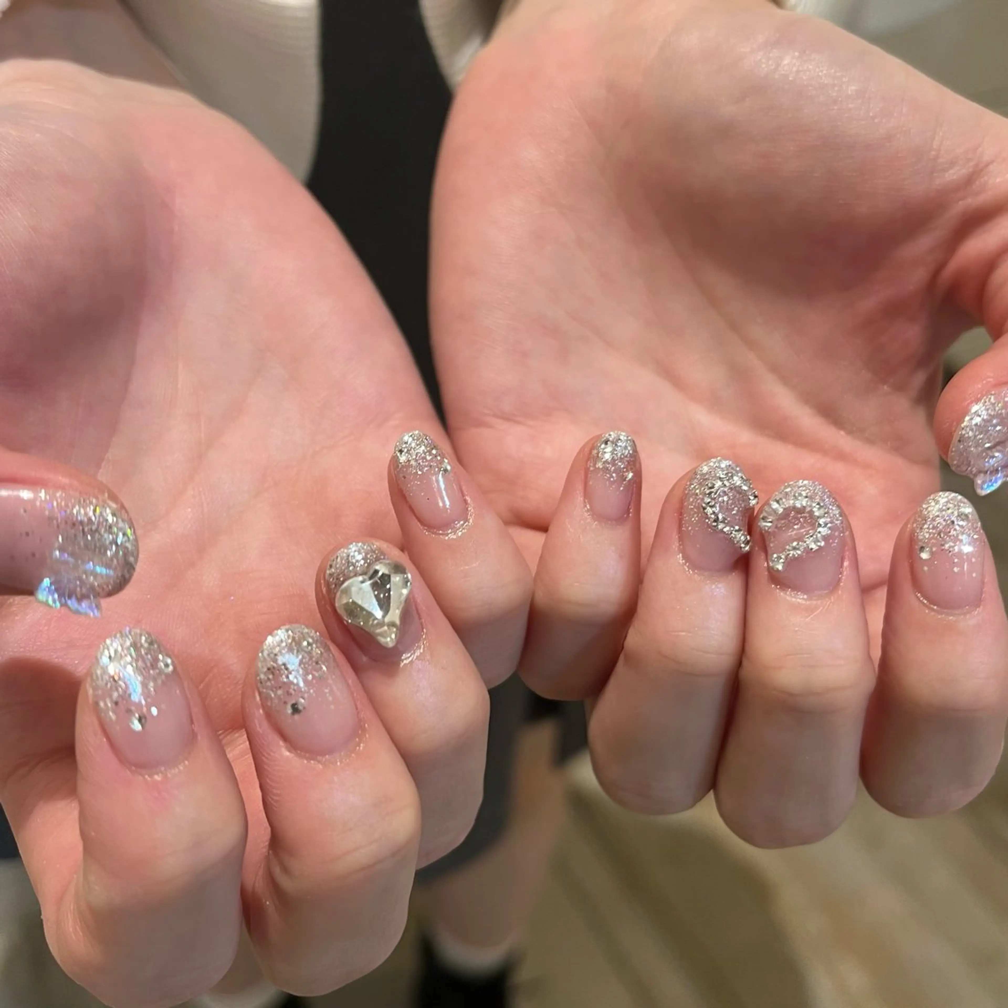 ネイル キラキラネイル ショートネイル ハンドネイル Momone ／渋谷／パラジェルのネイルデザイン