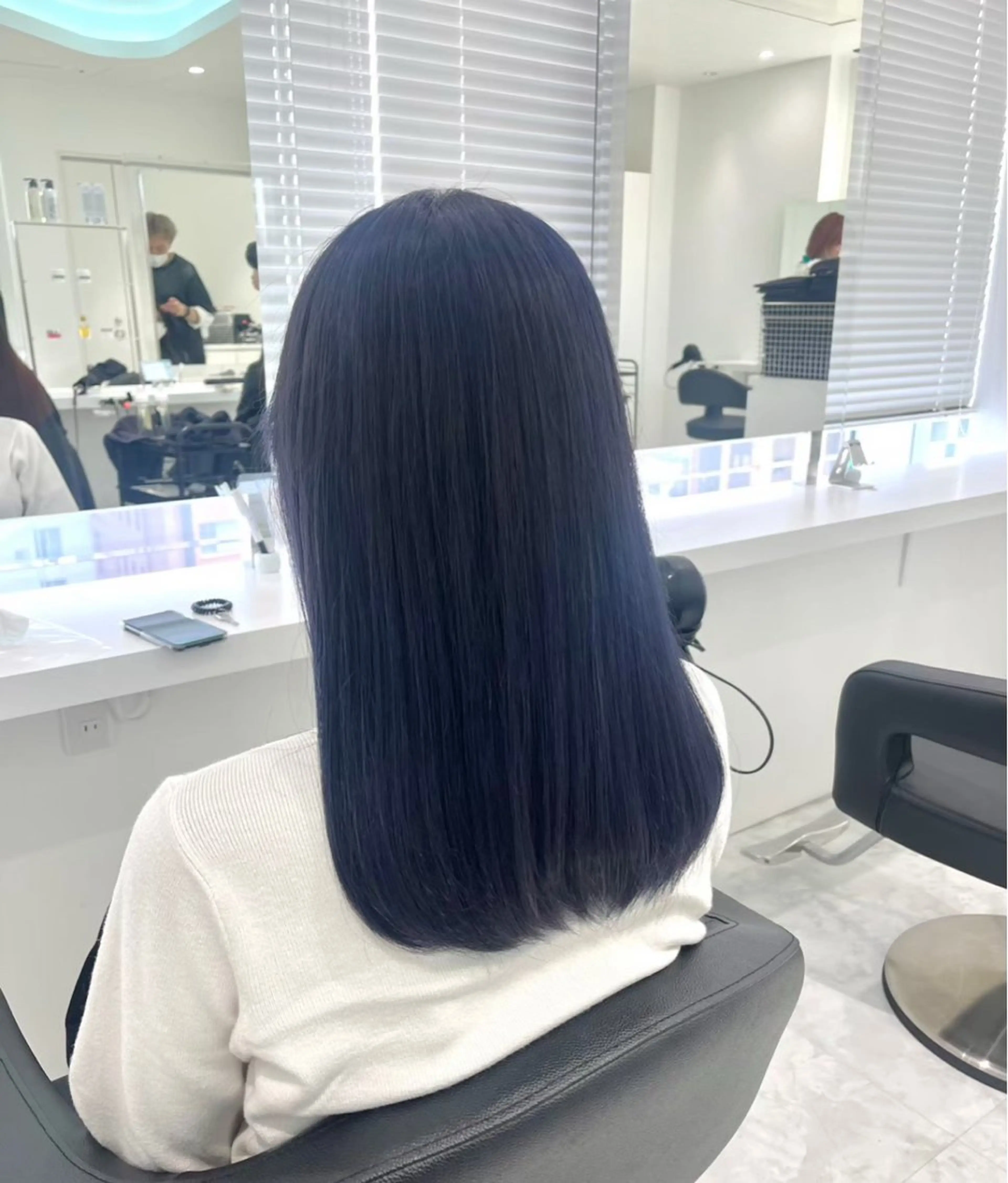 ミディアム カラー ヘアアレンジ ブルーカラー 透明感カラー ヘアカラー トリートメント ヘアセット 🩵ダメージレス艶感 ハイトーン🩷のヘアスタイル