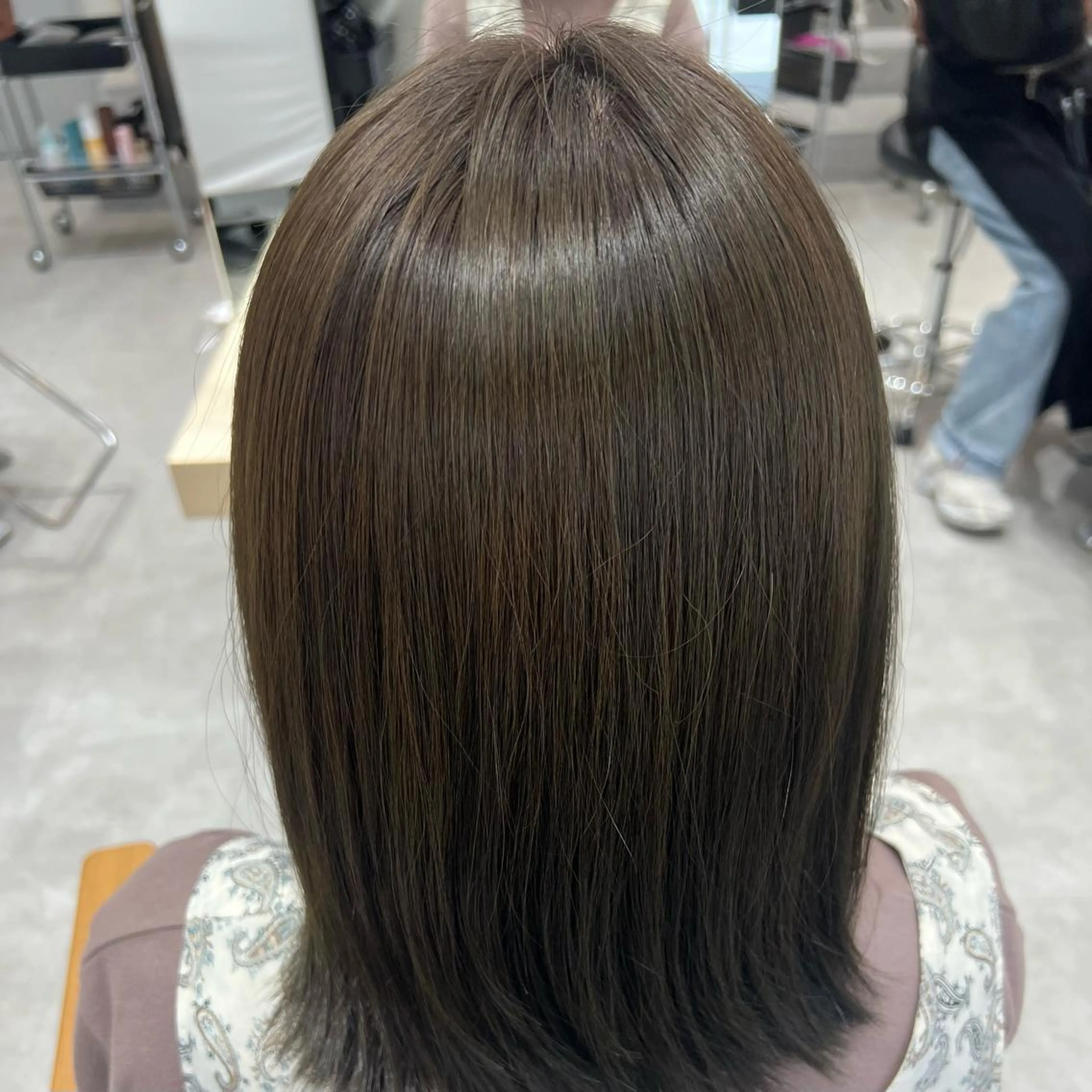 ミディアム カラー ベージュカラー オリーブベージュ SOYON栄 山下麻央のヘアスタイル