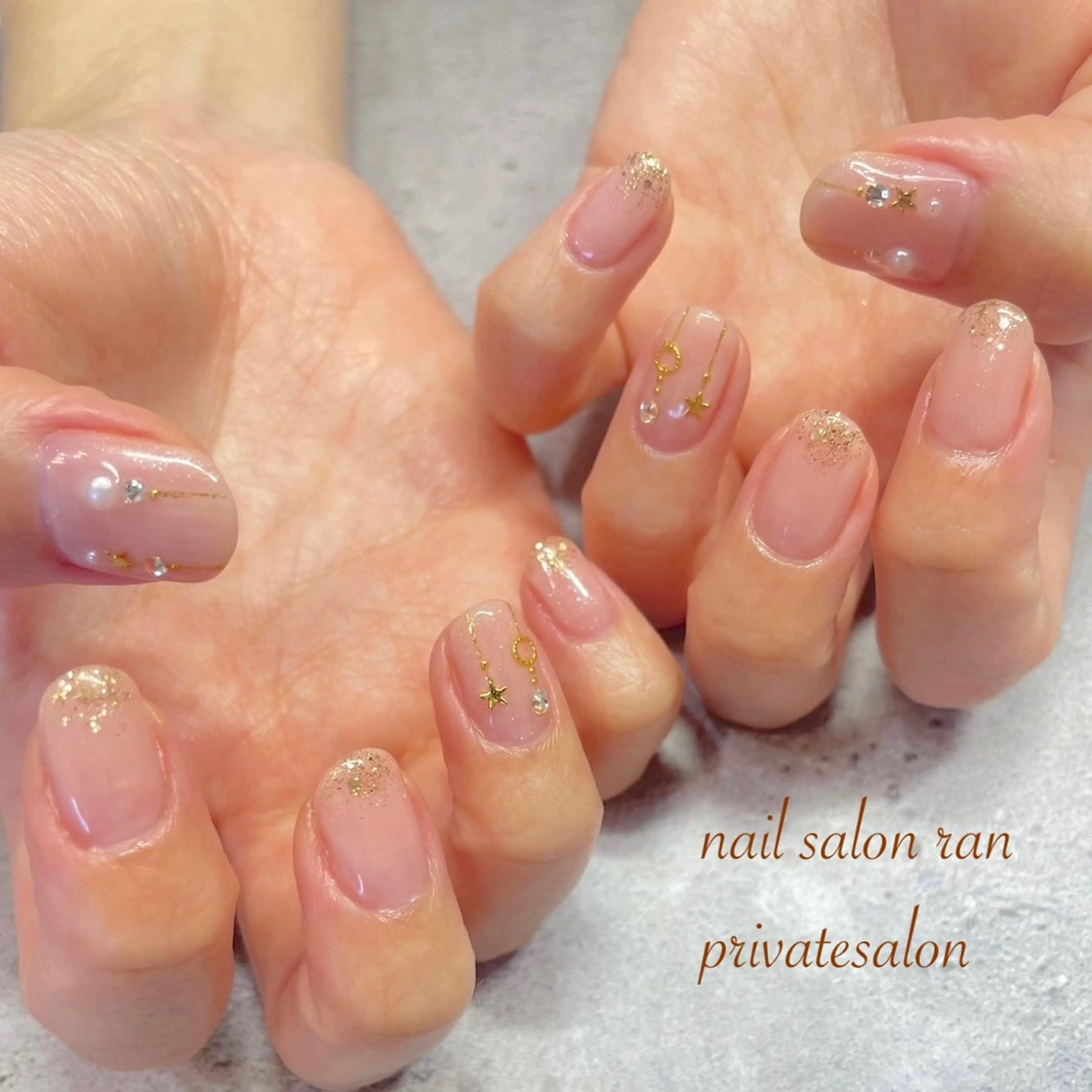 ネイル クリアネイル ゴールド キラキラネイル ラメ(グリッター) シンプルネイル ハンドネイル ハンドケア nailsalon ranのネイルデザイン