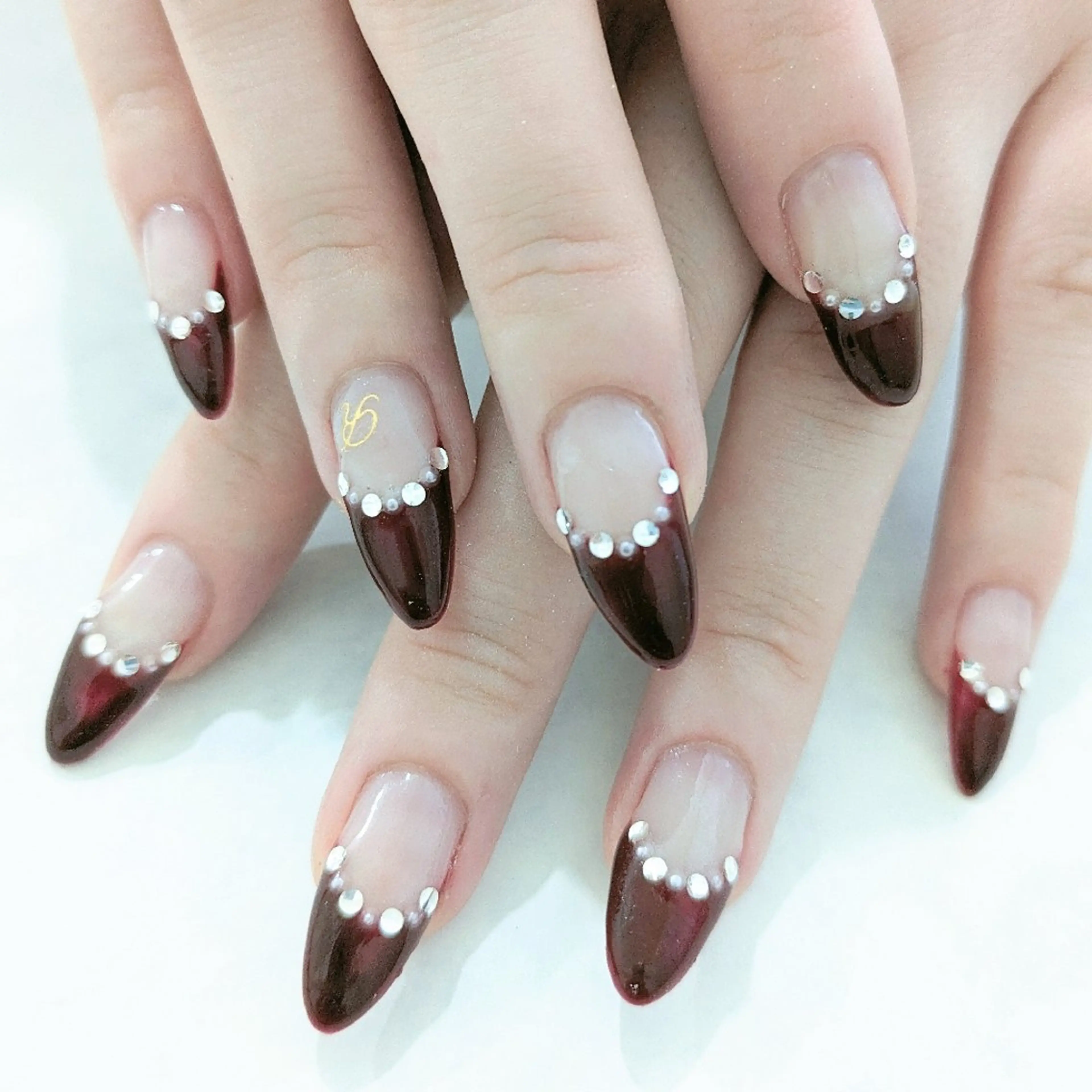 ネイル フレンチネイル ストーンネイル Gerbera Nailistのネイルデザイン