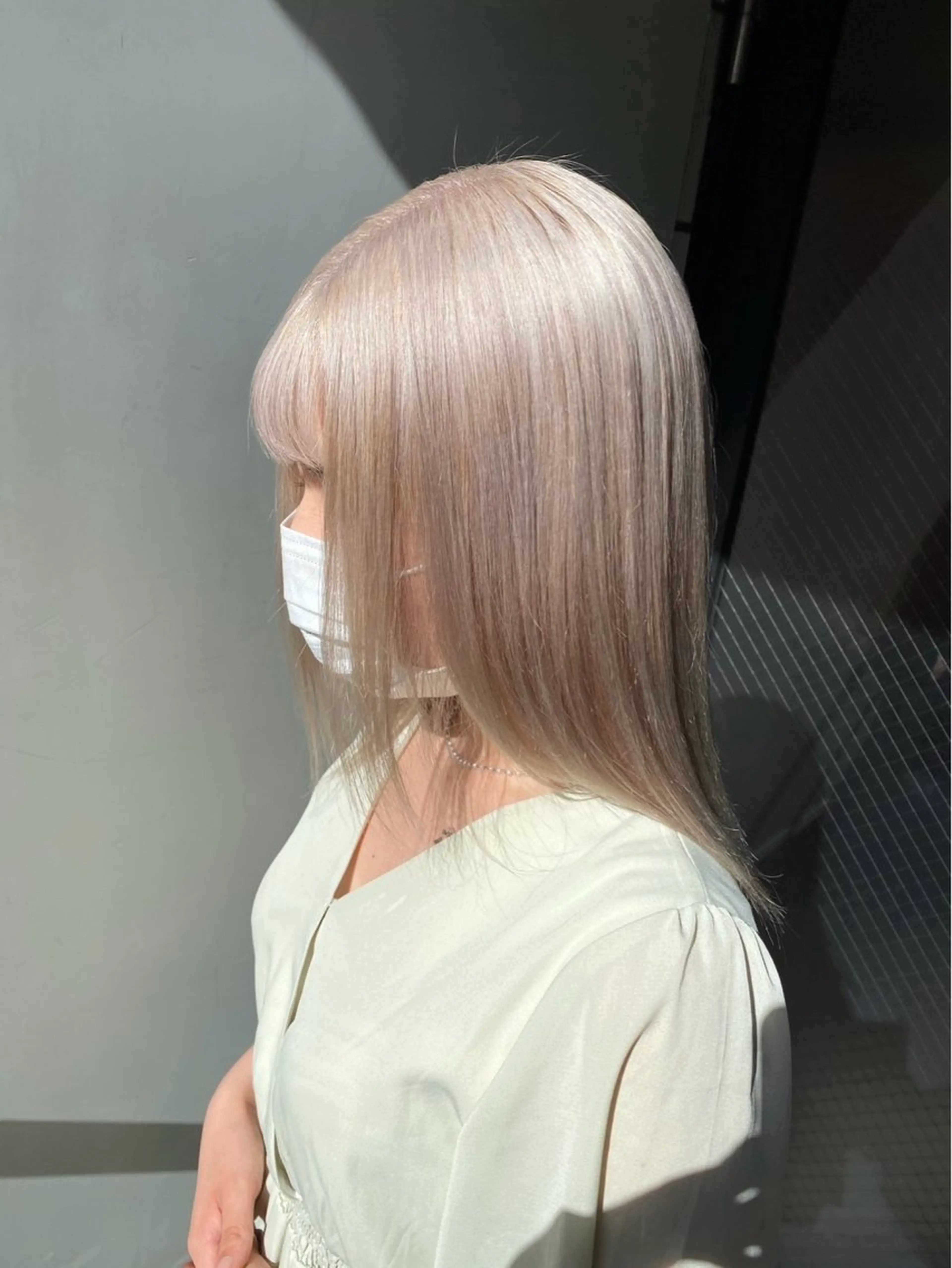 ミディアム カラー ブロンド ホワイトブロンド モテ髪💕ハイトーン ベージュ yuriaのヘアスタイル