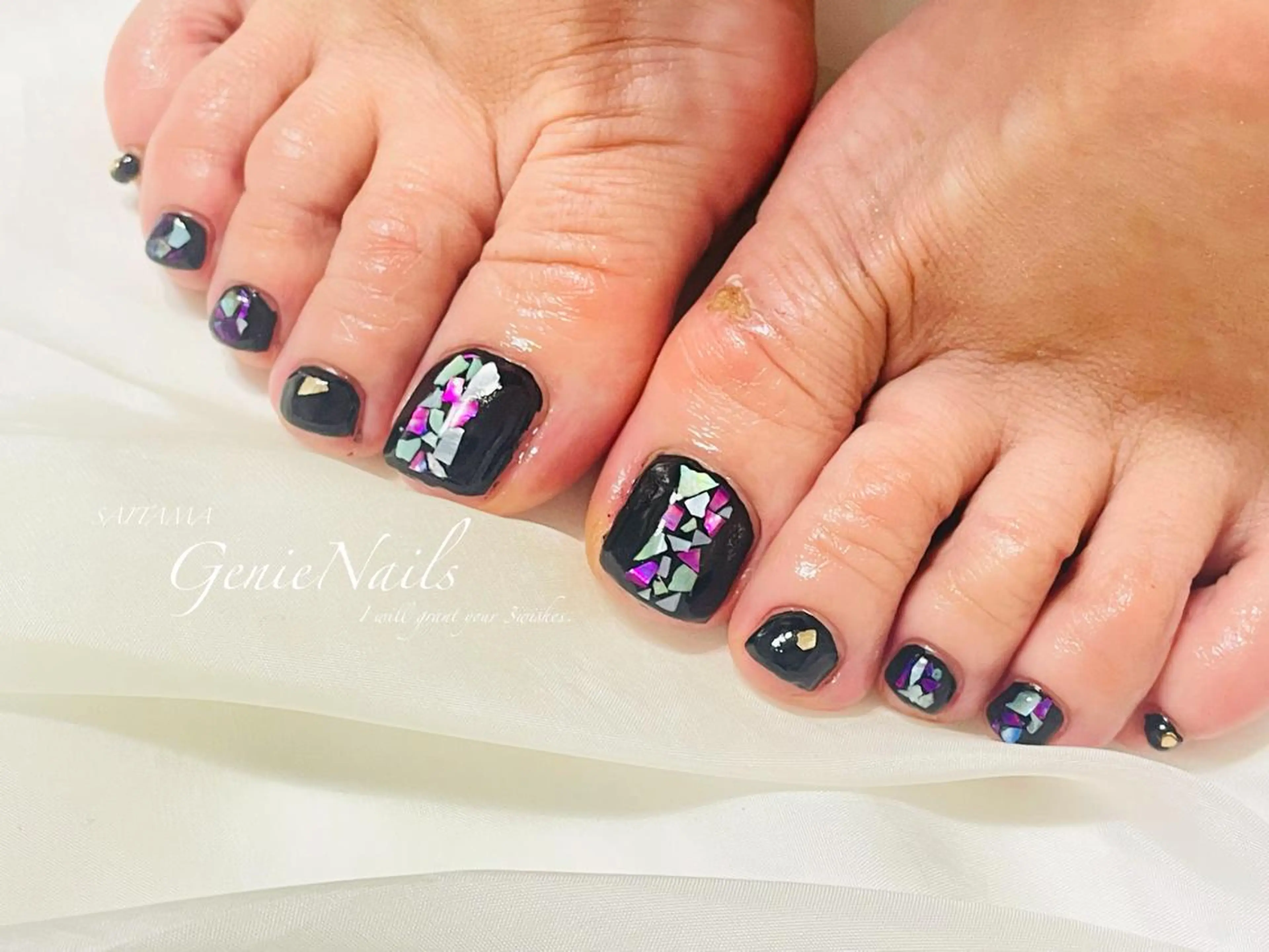 ネイル フットネイル キラキラネイル ロングネイル ニュアンスネイル ショートネイル Genie Nailsのネイルデザイン