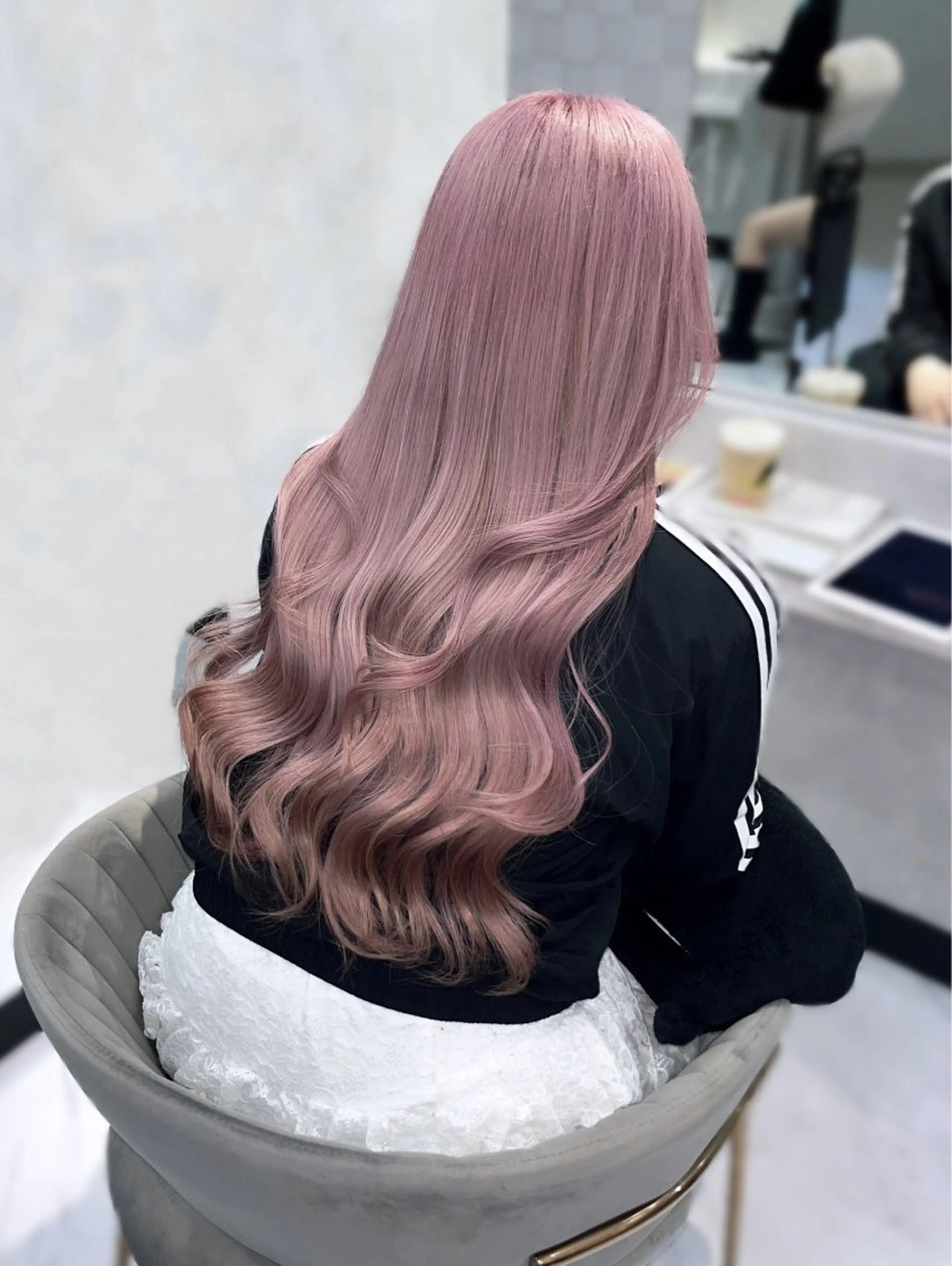 ロング karen/韓国ヘア / ブリーチ/透明感のヘアスタイル