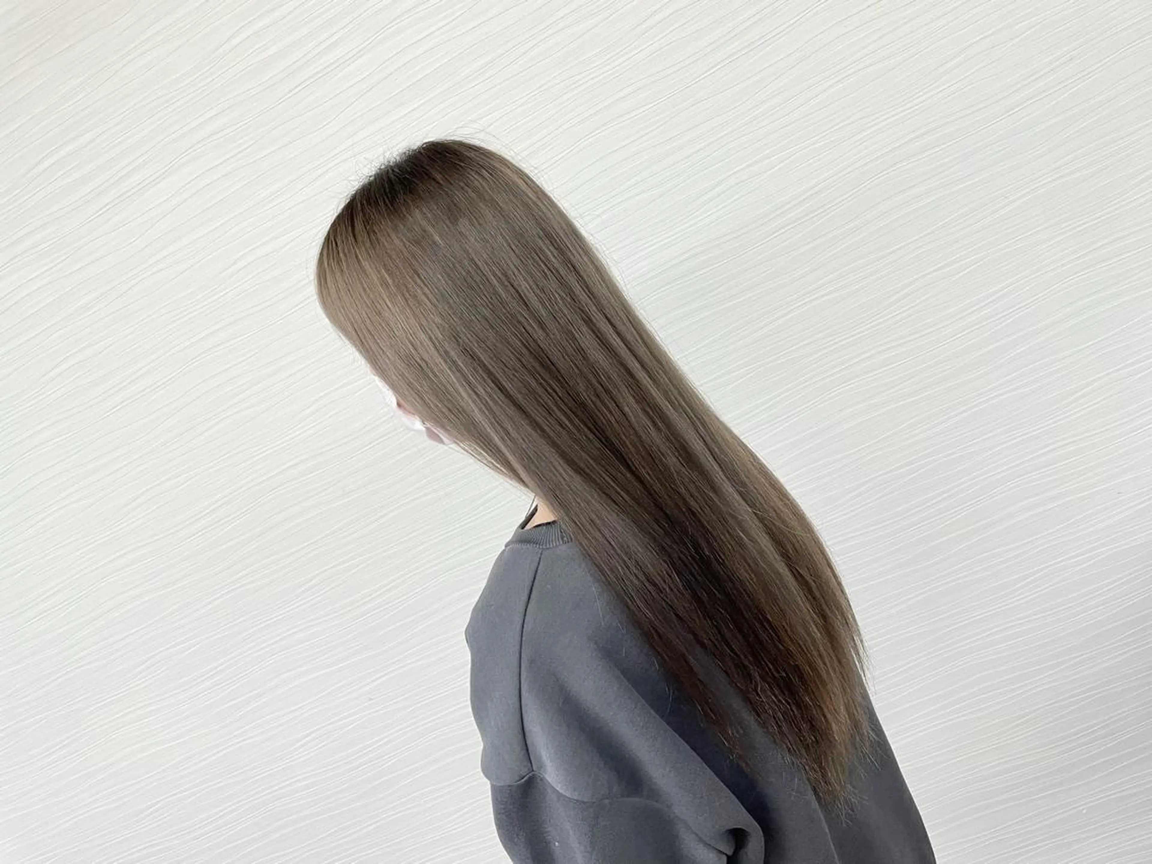 ロング カラー ブリーチ LaRmE Ayumi.のヘアスタイル