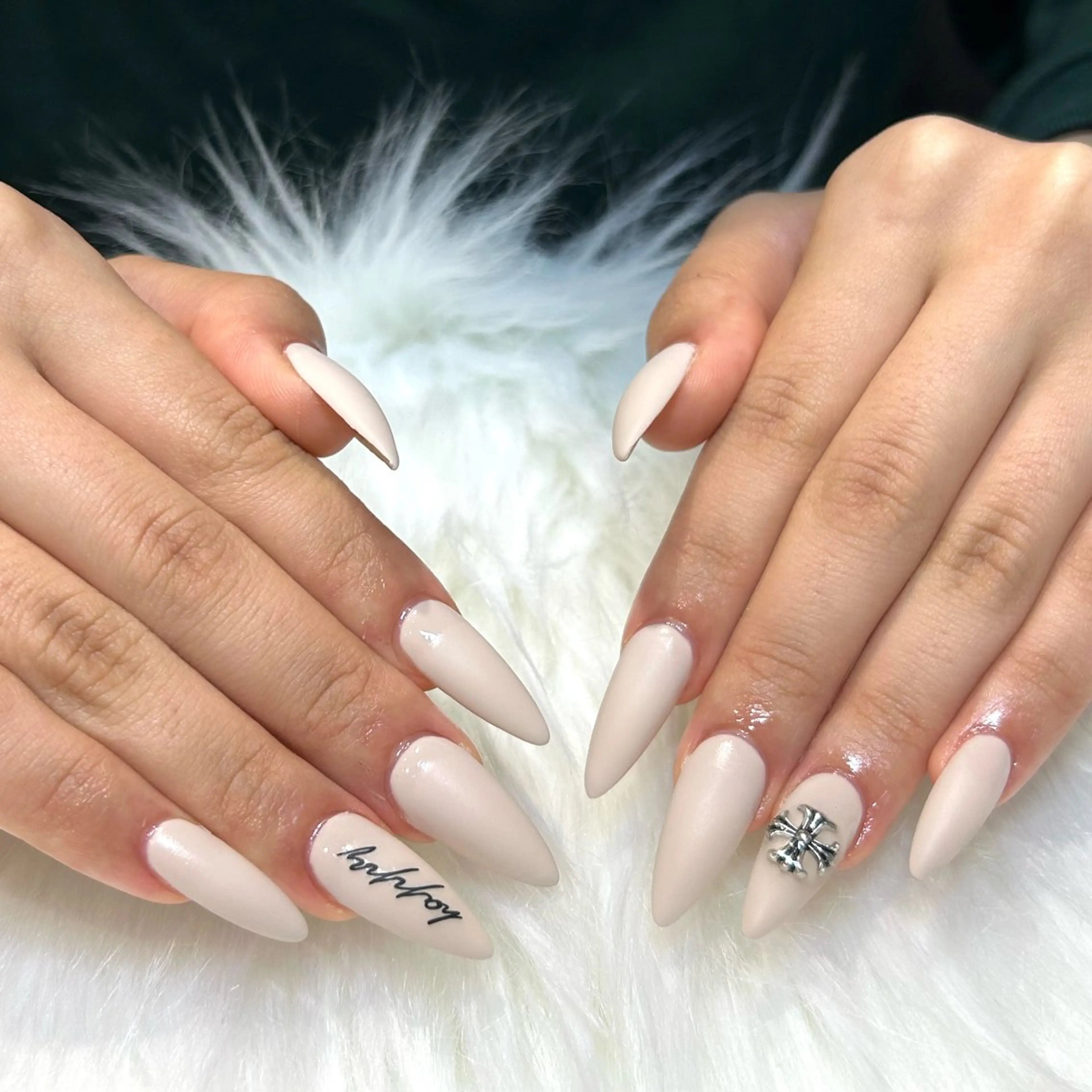 ネイル アートネイル 長さ出し フラッシュネイル ジェルネイル マグネットネイル ハンドネイル RIN 🍀のネイルデザイン