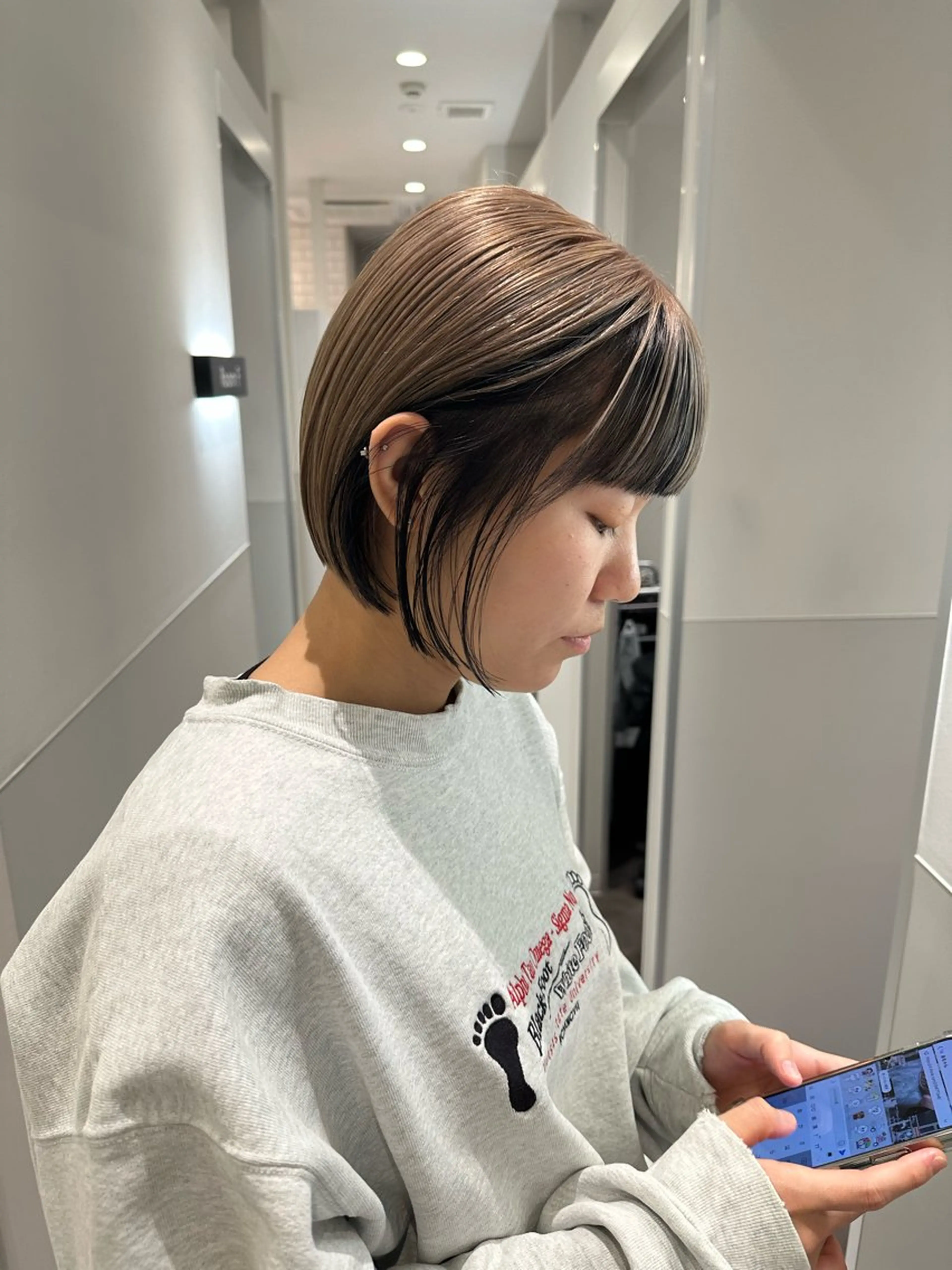 ショート カラー ベージュカラー 黒髪 ホワイトベージュ ボブ カット ヘアカラー トリートメント 鈴木/ミルクティー/ ブリーチ/ボブ/のヘアスタイル