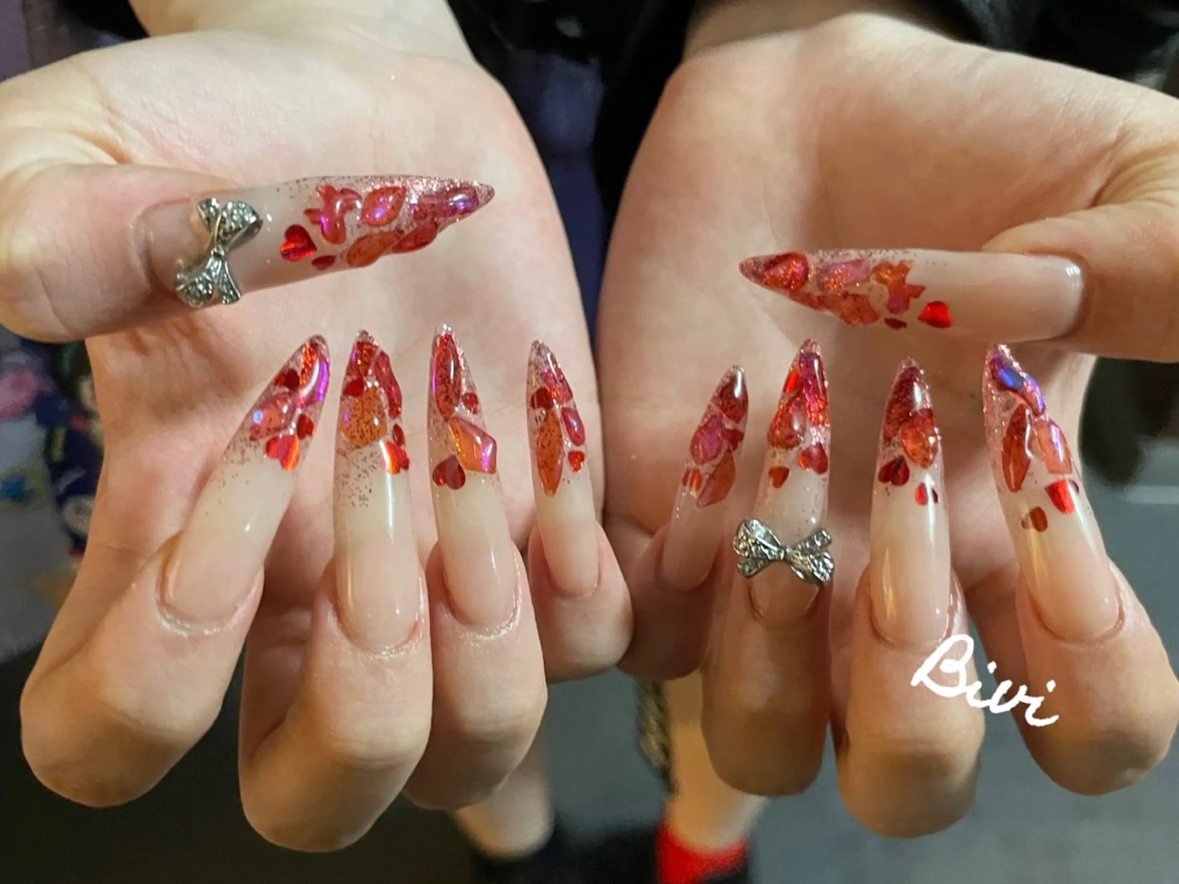 ネイル アートネイル フラッシュネイル ラメ(グリッター) シルバー スクエアネイル ハンドネイル ハンドケア ♡Bivi♡自爪に 優しいネイルサロンのネイルデザイン