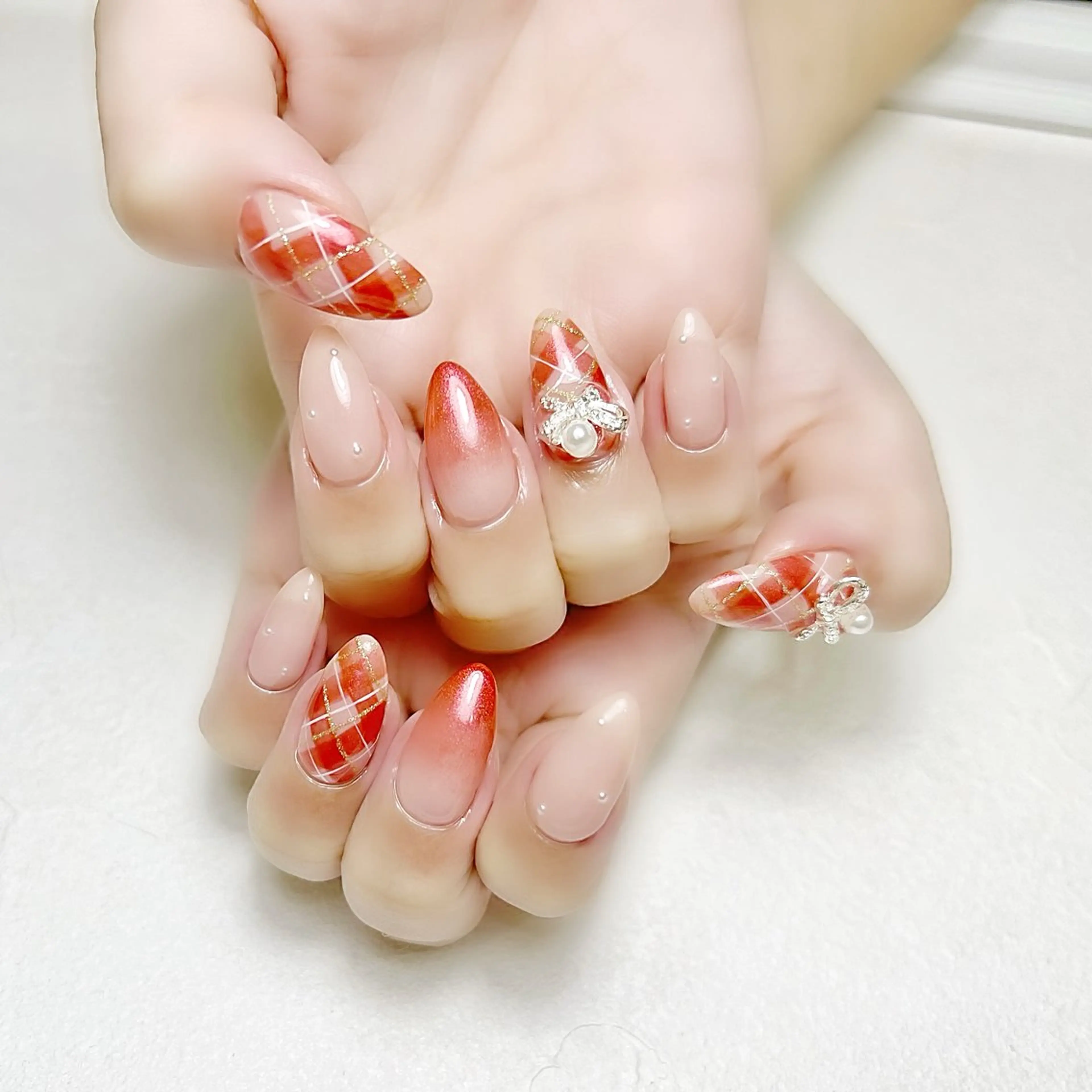 ネイル グラデーション キラキラネイル 赤色 春ネイル rouse nail RISATOのネイルデザイン