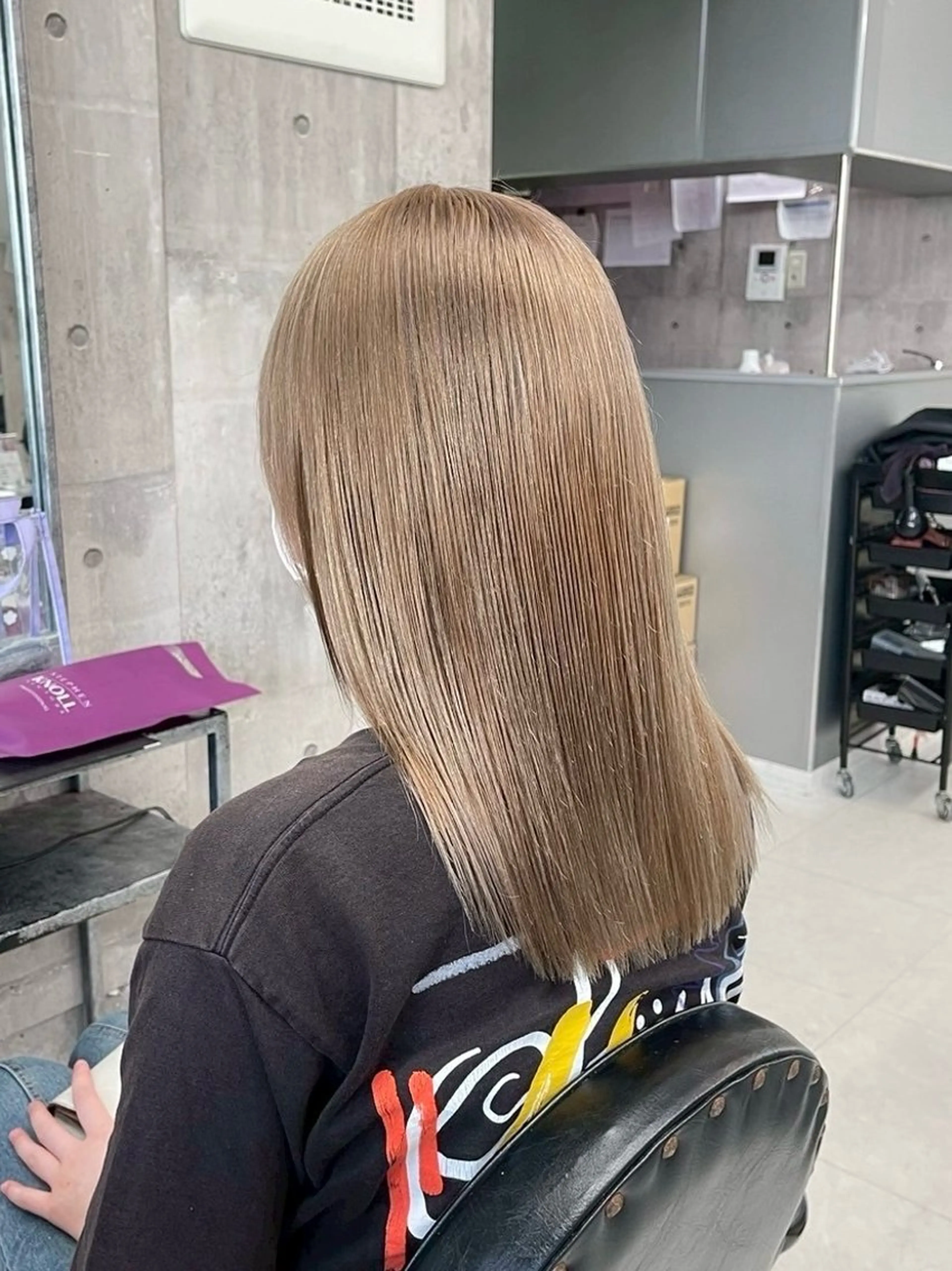 セミロング カラー パーマ ヘアアレンジ メンズ キッズ ヘアカラー トリートメント レイヤー×ハイトーン / mihana🪐のヘアスタイル