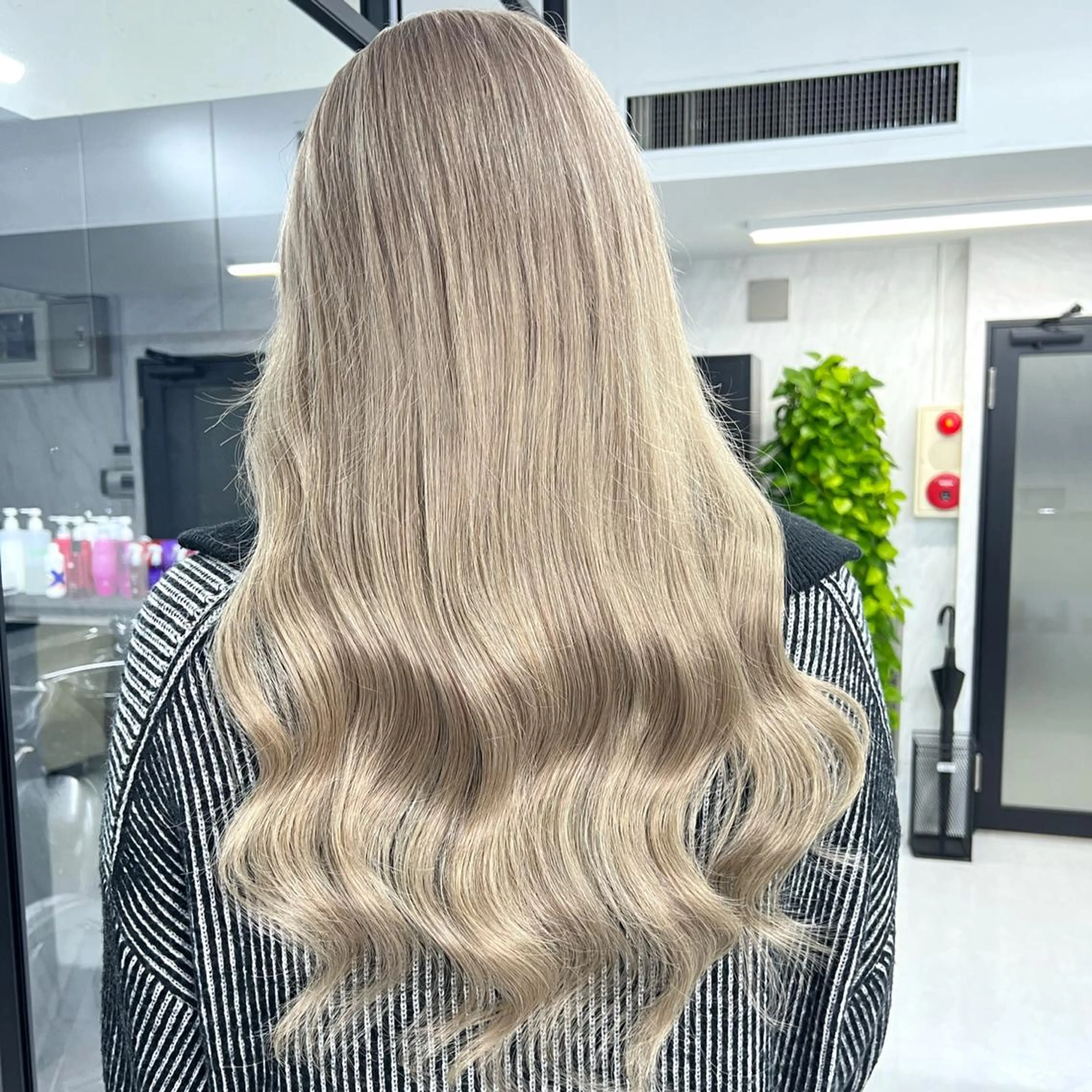 ロング カラー シールエクステ ハイトーンカラー エクステ シールエクステ特化 ハイトーン、NANAのヘアスタイル