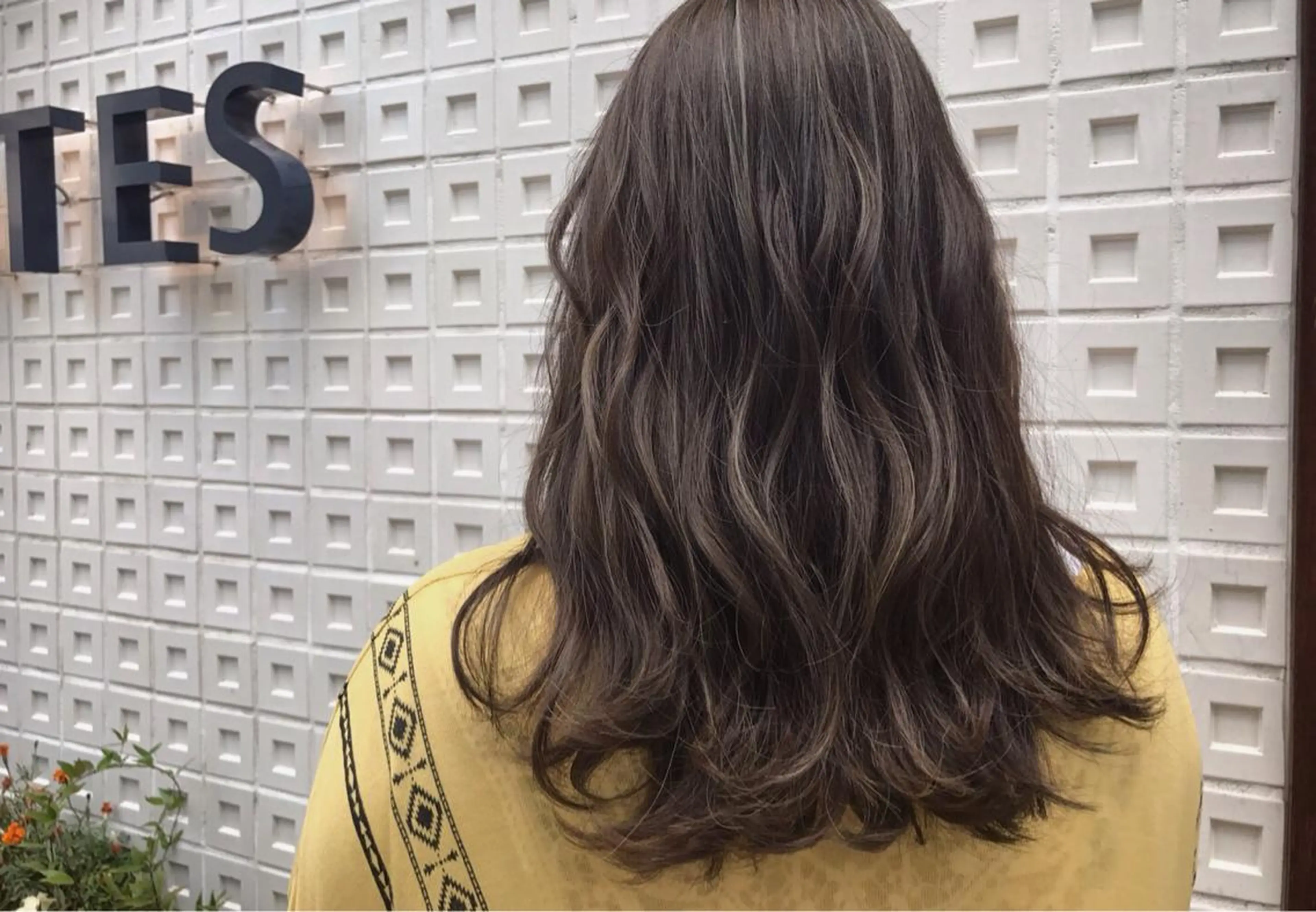 ロング カラー ネイル マツエク・マツパ ハイライトカラー ハイライト 🌈髪質改善カラーの 🌈坂本侑樹のヘアスタイル