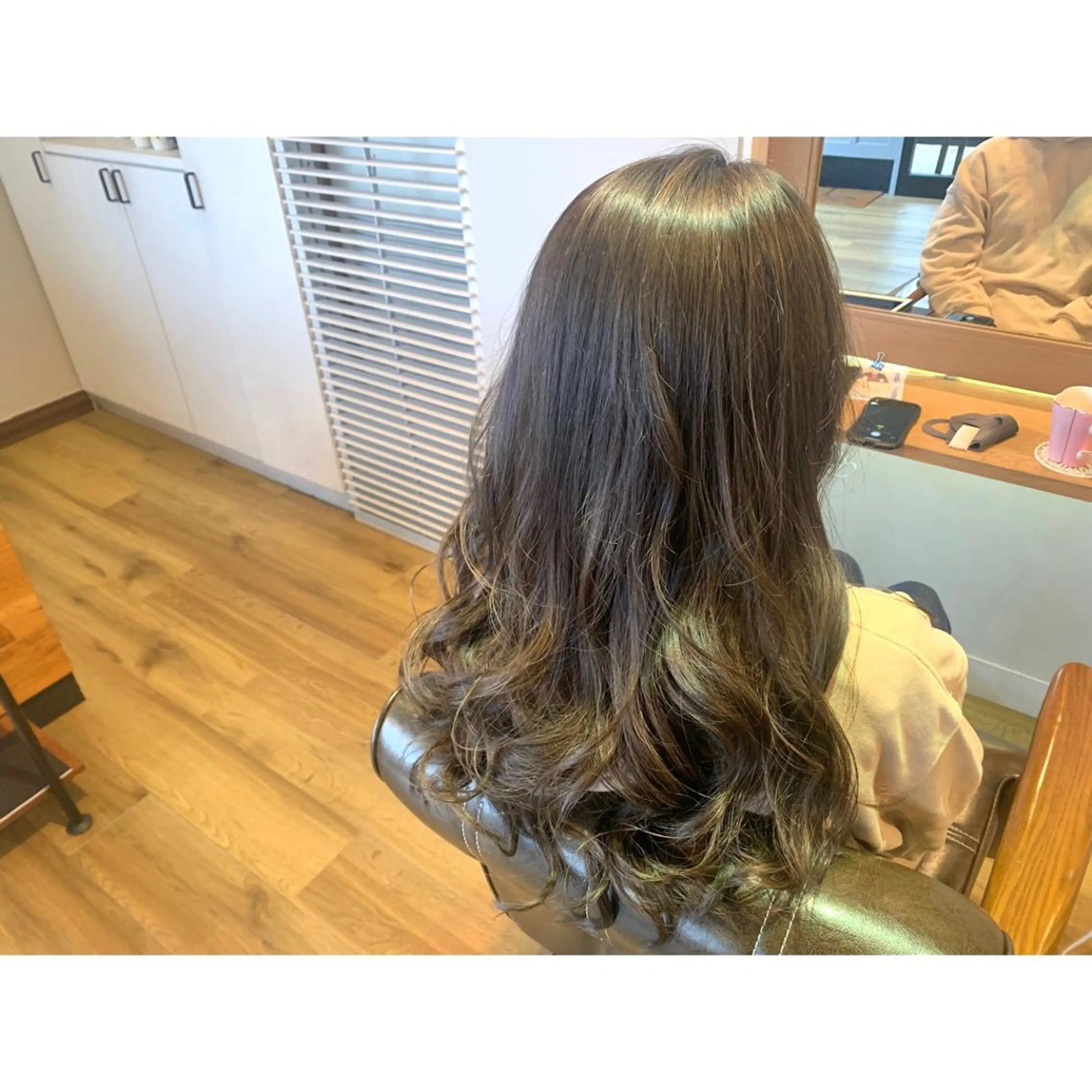 ロング カラー グレージュ ヘアカラー トリートメント ツキダテ ユイのヘアスタイル