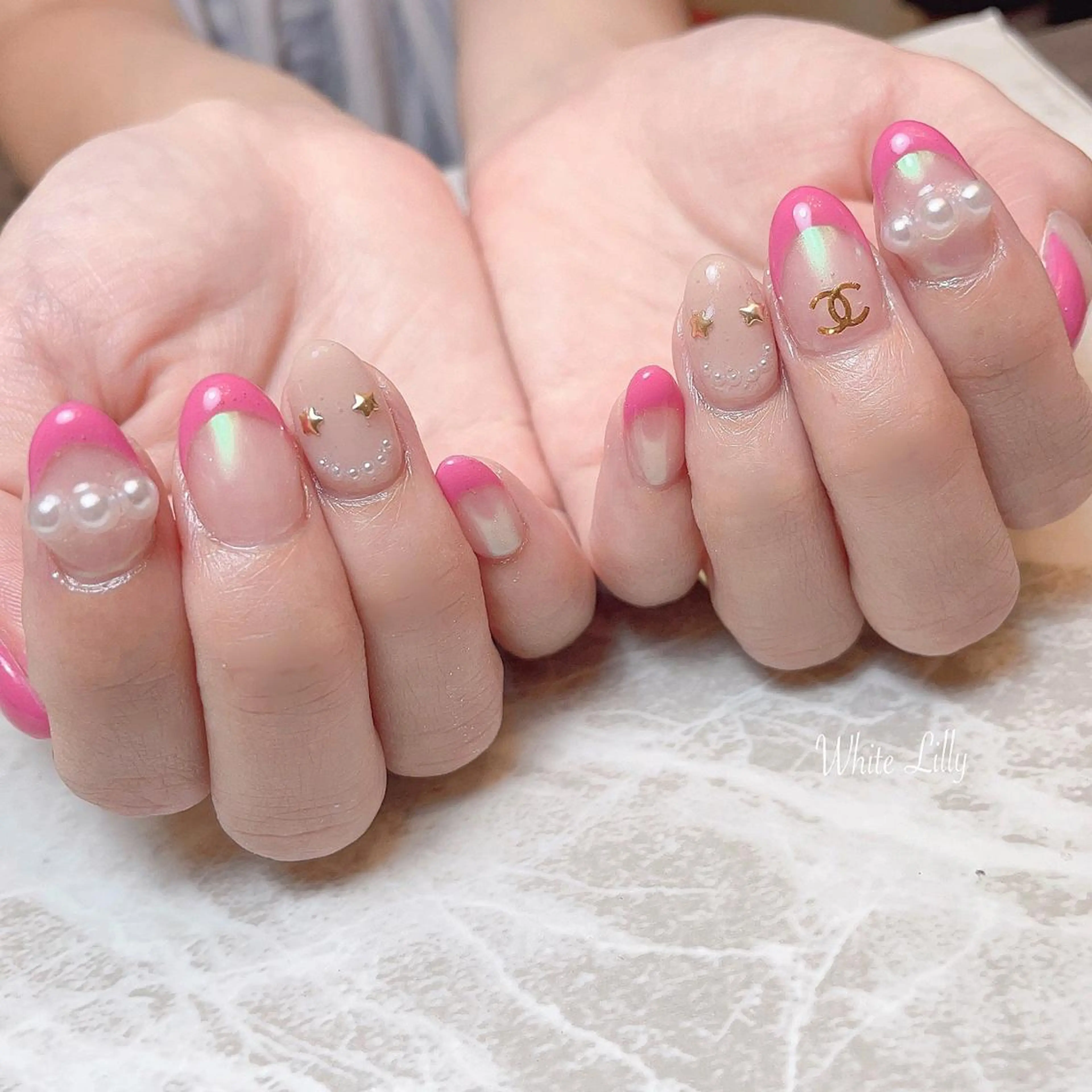 ネイル オーロラネイル フレンチネイル ピンク ハンドネイル White lily所属・牧田 雅世のネイルデザイン