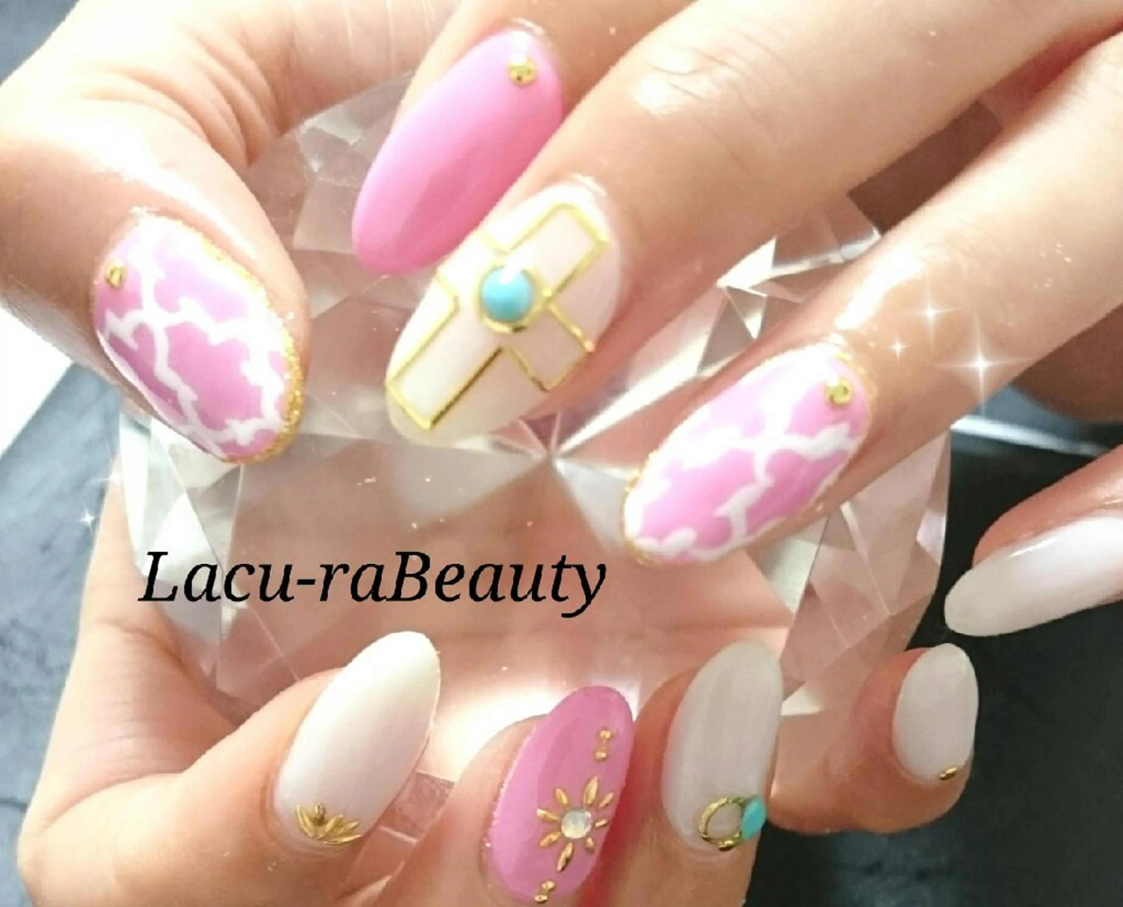 ネイル 小顔と腸の専門店 ラクーラビューティのエステ・リラクイメージ