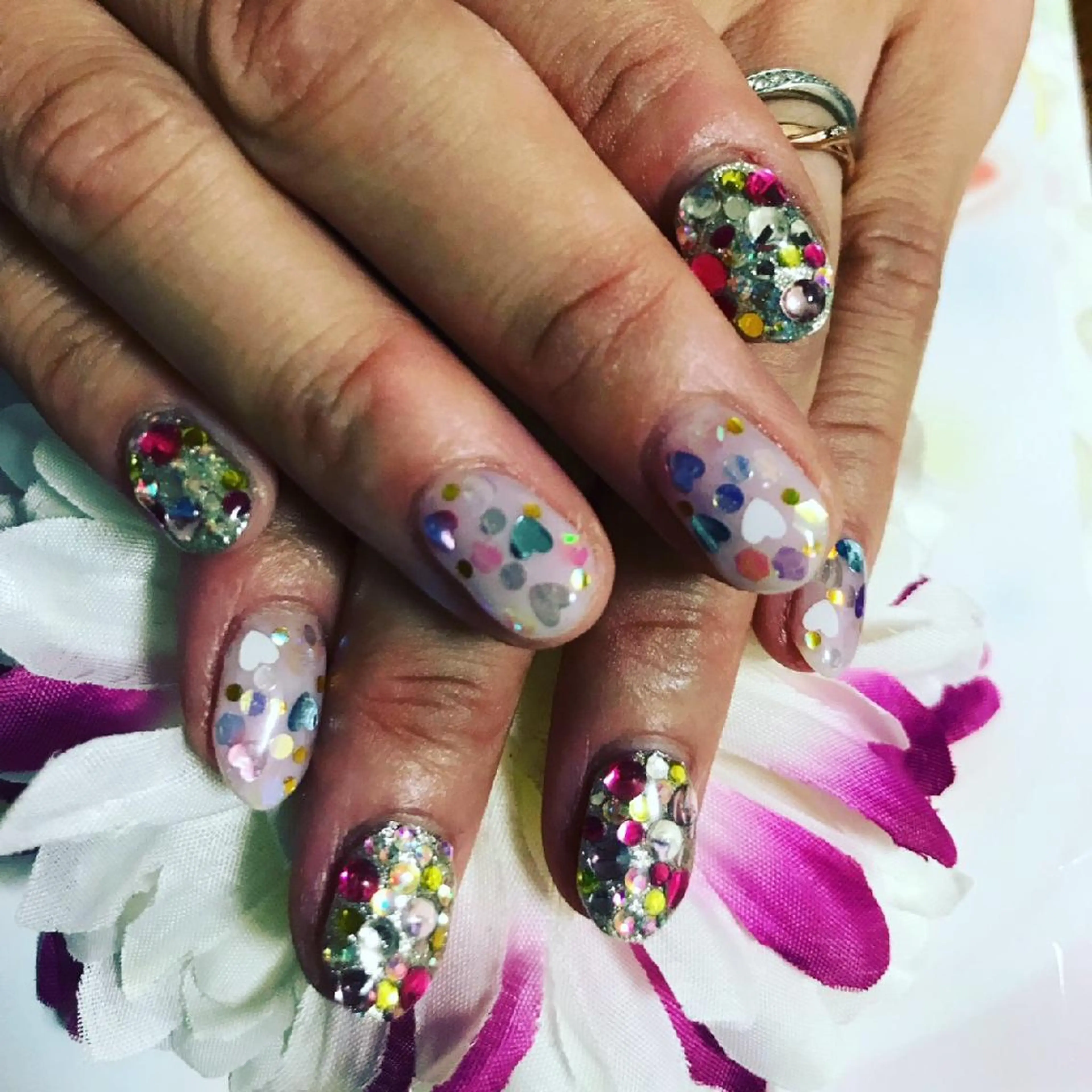 ネイル ゴージャス ハート キラキラネイル ストーンネイル ハンドネイル 田代 夏子のネイルデザイン