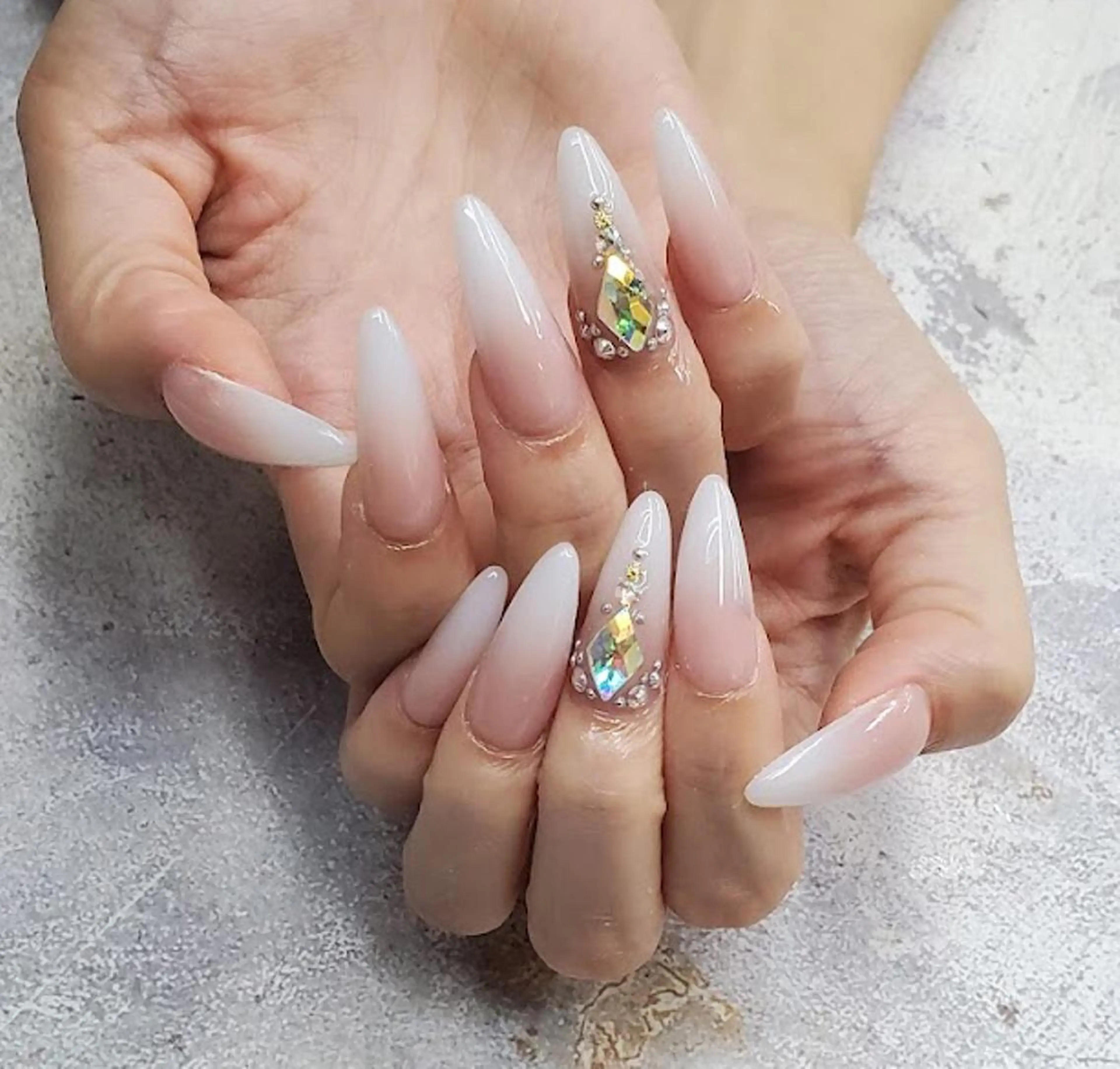 ネイル nailstudio eviz新宿店のネイルデザイン
