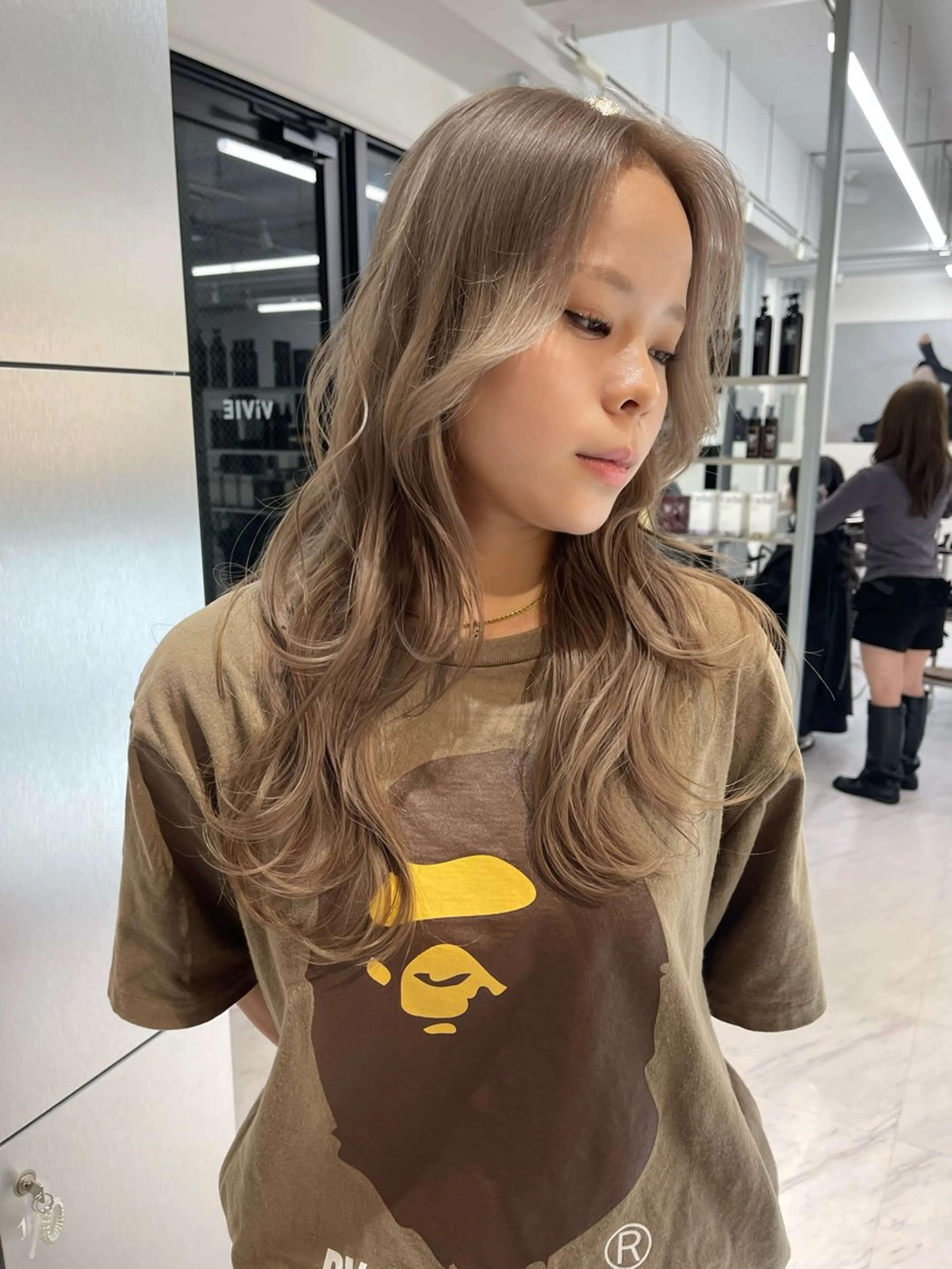 ロング カラー ベージュカラー ブリーチ ケアブリーチ デザインカラー ダブルカラー カット ヘアカラー トリートメント TATSUブリーチ/ ミルクティーベージュのヘアスタイル