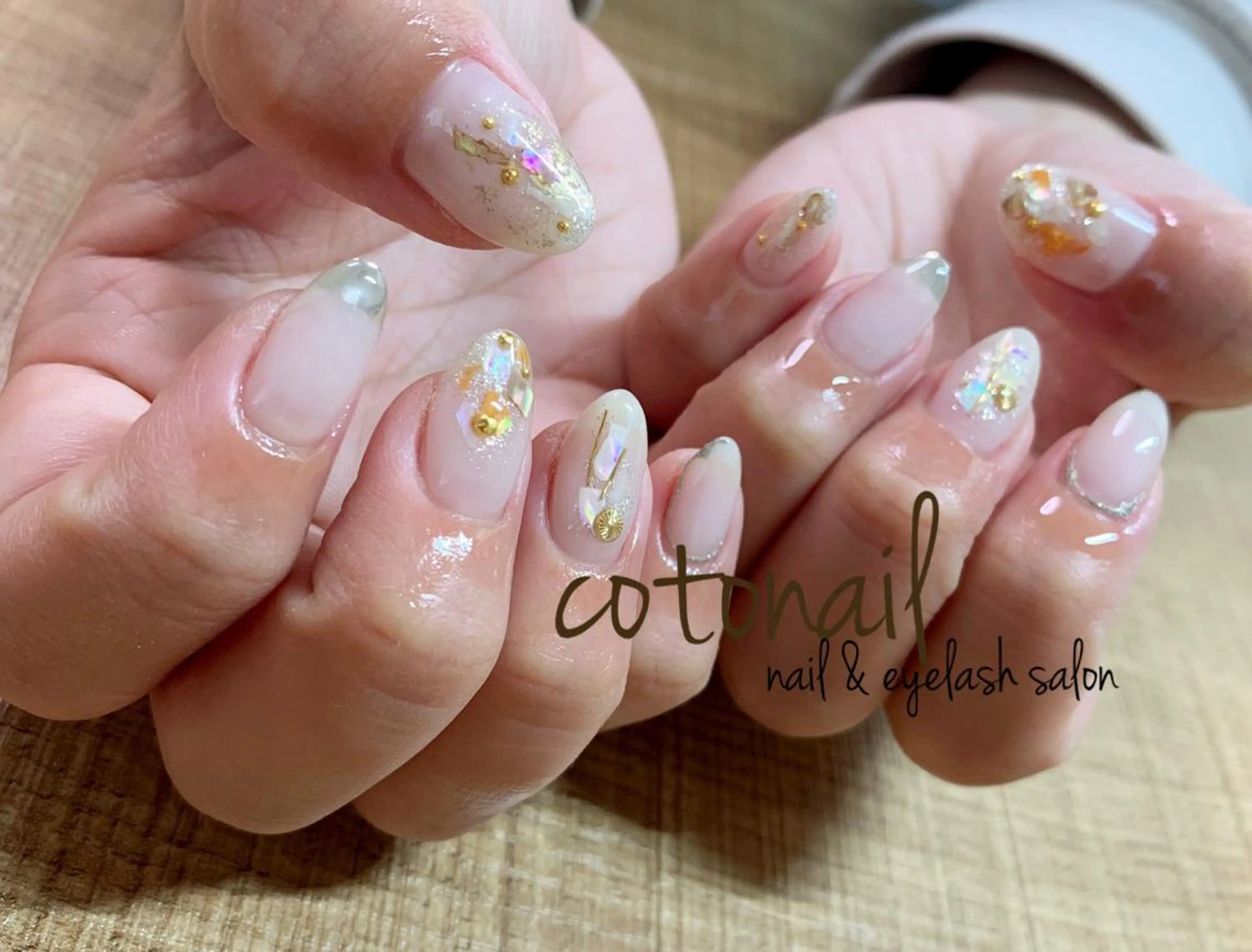 ミディアム ネイル アートネイル ハンドネイル ツメトマツゲ .のネイルデザイン