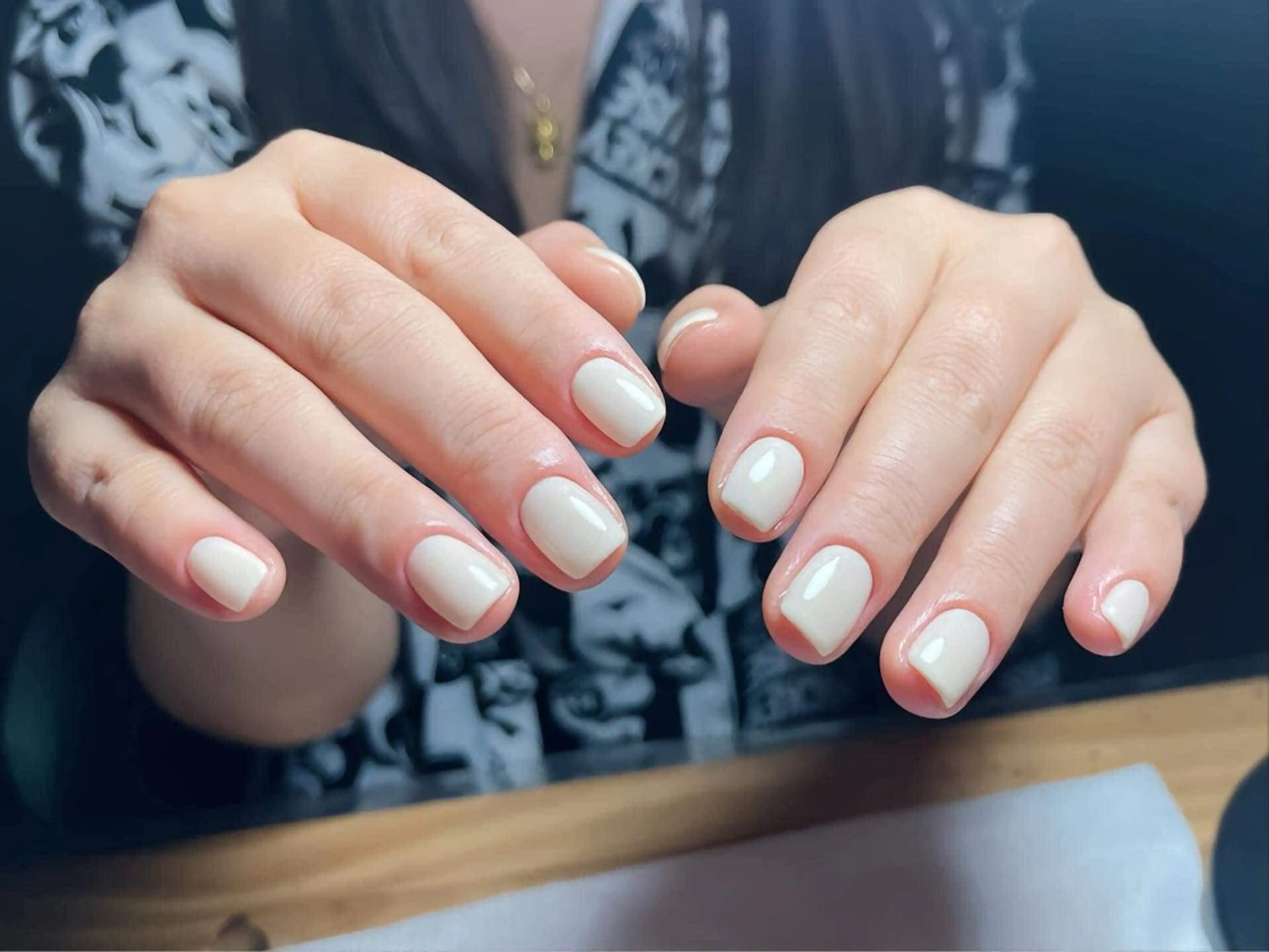 ネイル 長さ出し フレンチネイル ジェルネイル ガラスフレンチ 韓国ネイル ハンドネイル Minette nailHuongのネイルデザイン