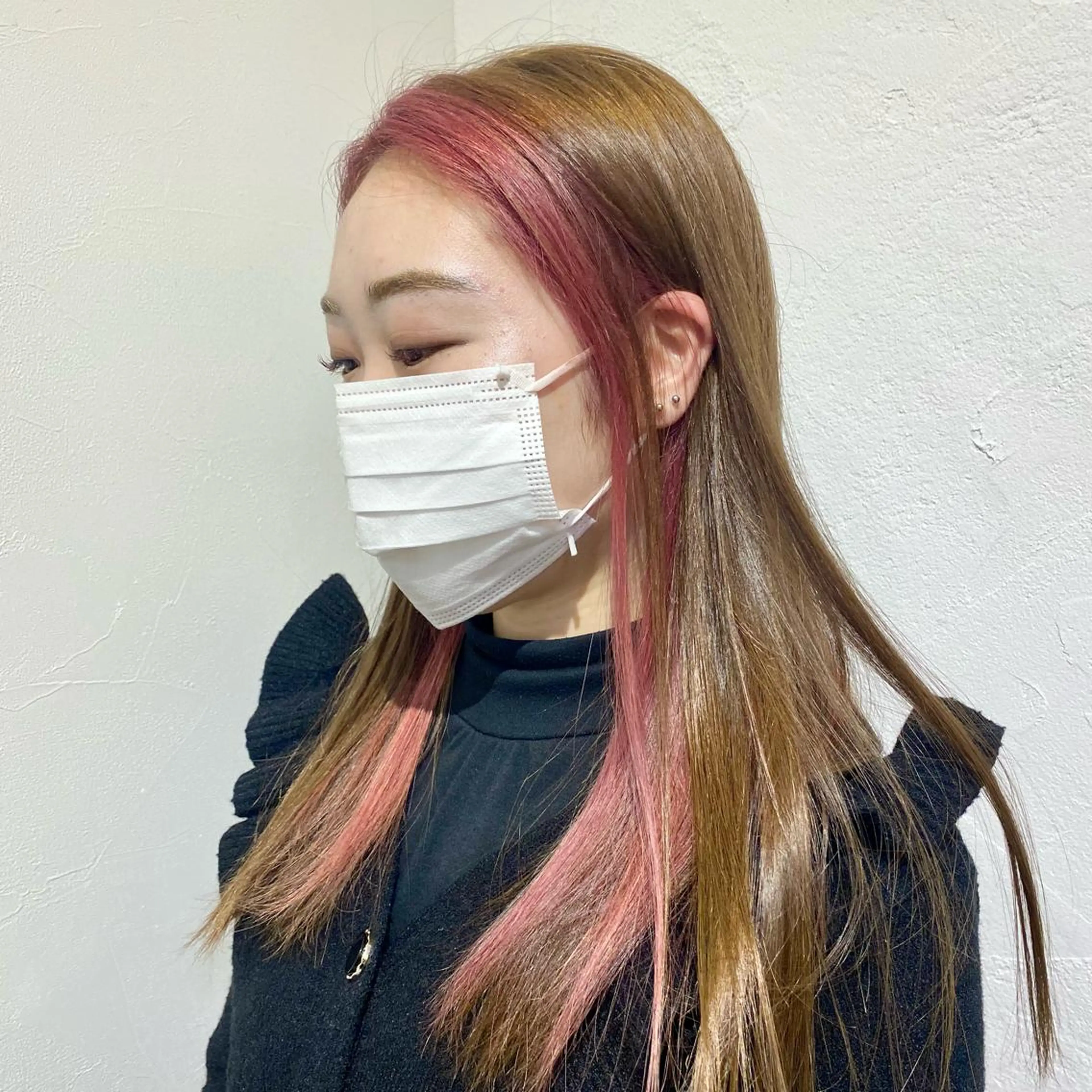 ロング カラー バレイヤージュ イヤリングカラー グラデーションカラー ハイライトカラー インナーカラー ヘアカラー ブリーチなしWカラー /酸性ストレート河本のヘアスタイル