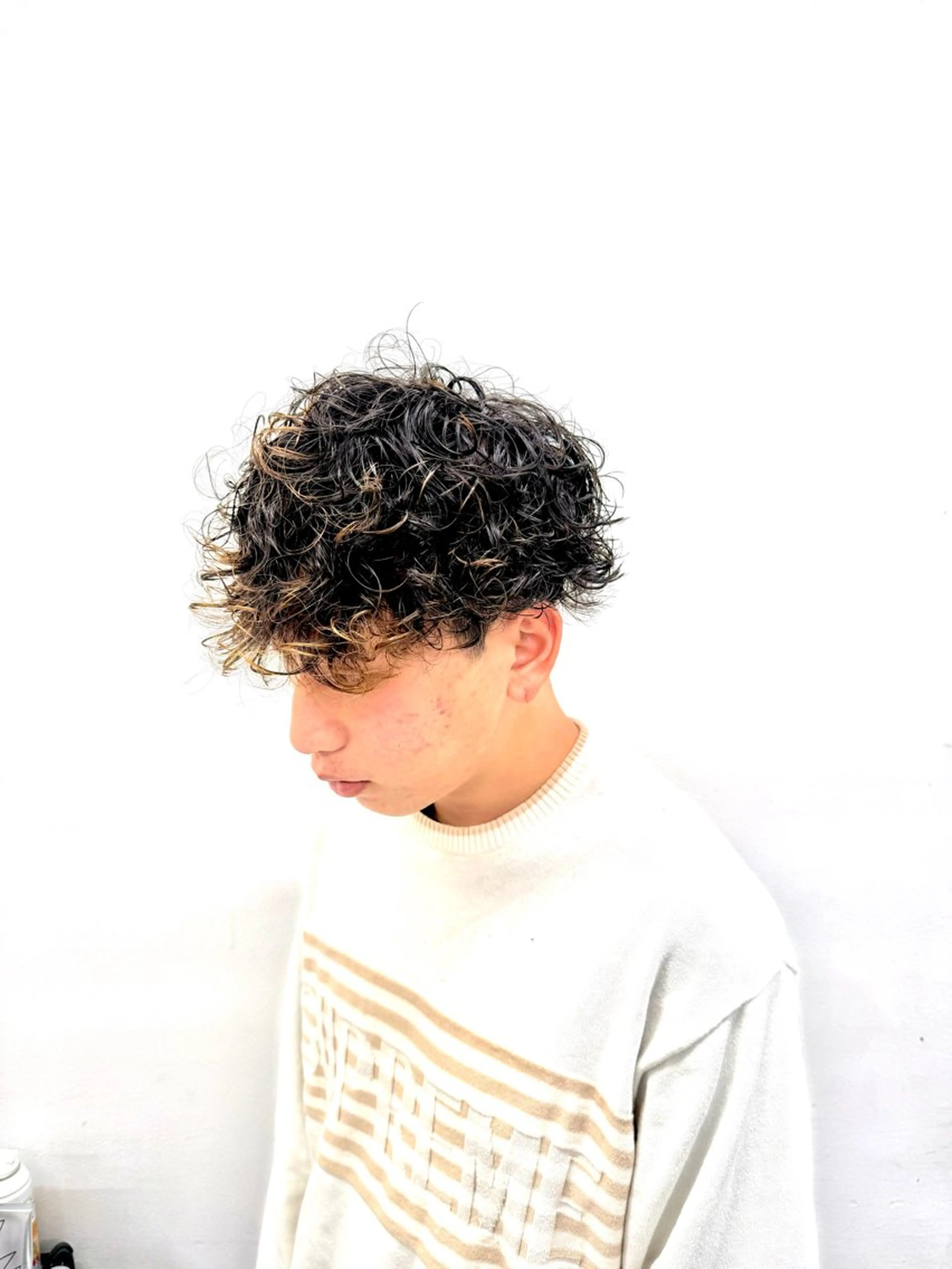 ミディアム パーマ ヘアアレンジ メンズ ミディアムパーマ メンズパーマ プードルパーマ プードルパーマ 顔まわりカット の達人のヘアスタイル