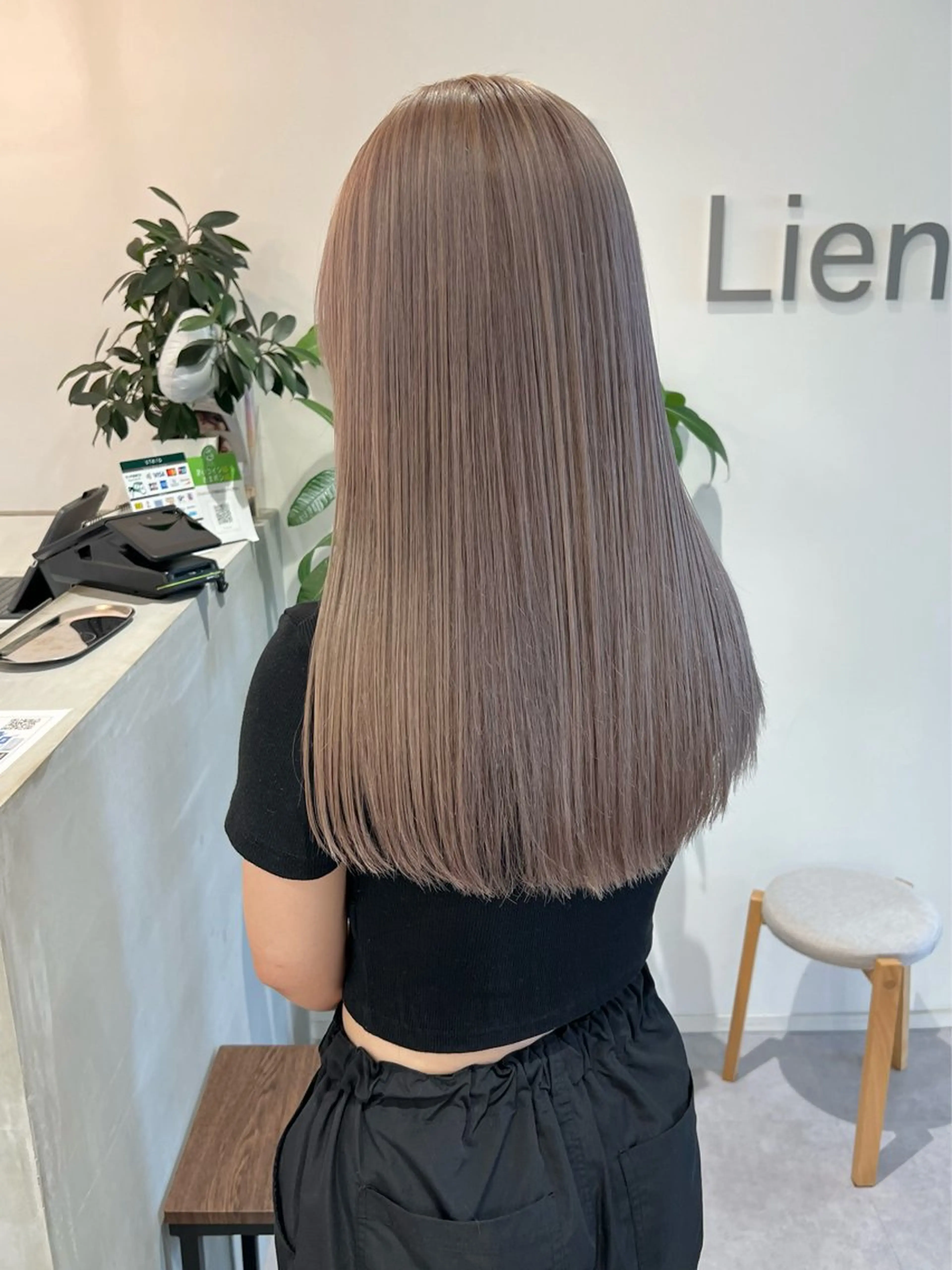 ロング miyu✂︎Lien 上品なブリーチカラーのヘアスタイル