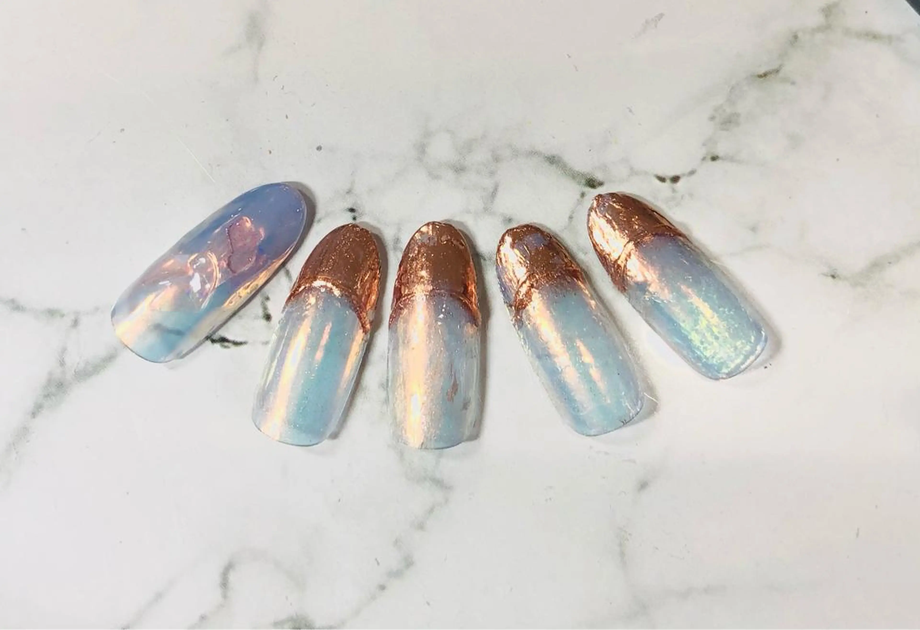 ネイル オーロラネイル ニュアンスネイル H3(エイチスリー)所属・H3 hitoのネイルデザイン