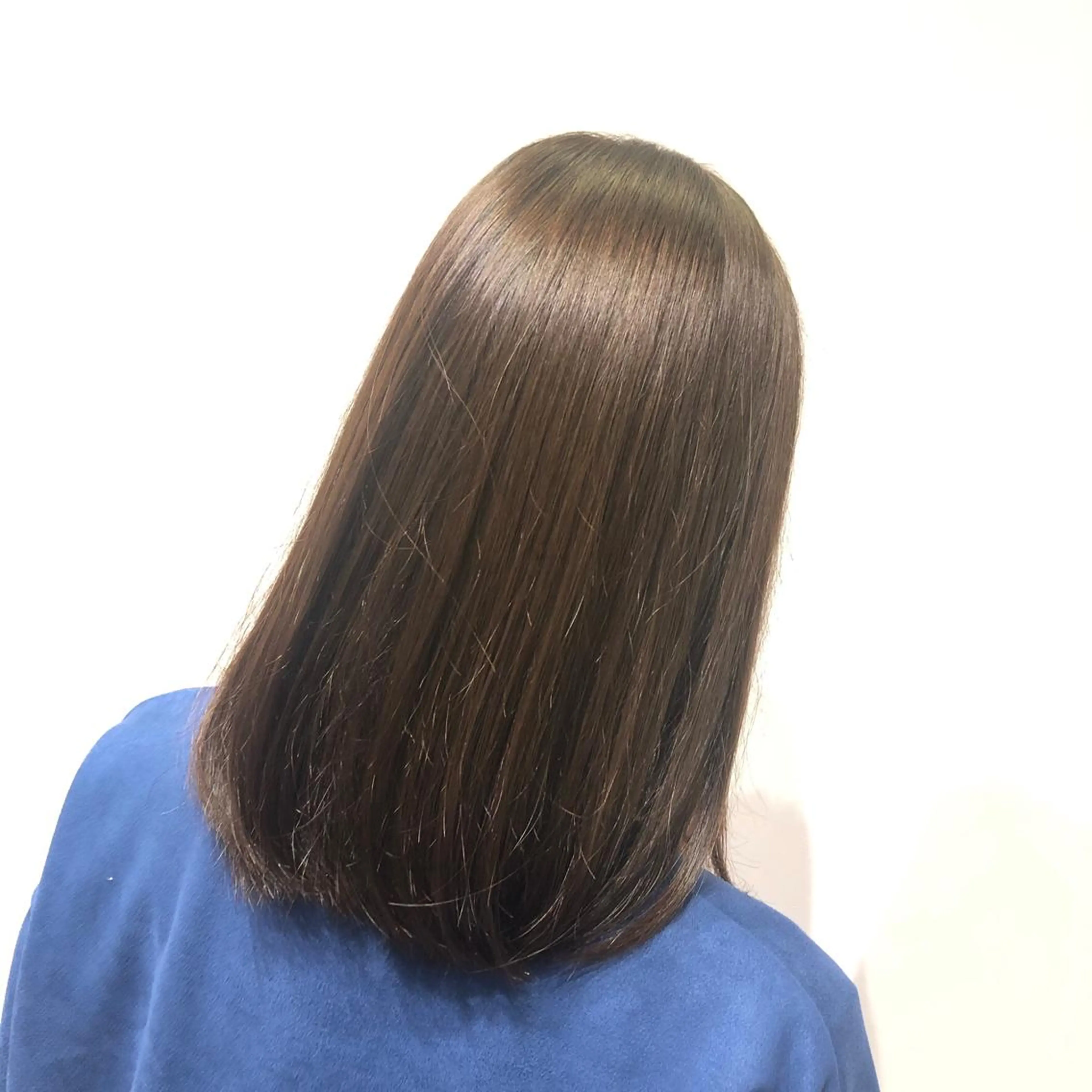 セミロング カラー 浦﨑 笑美里のヘアスタイル