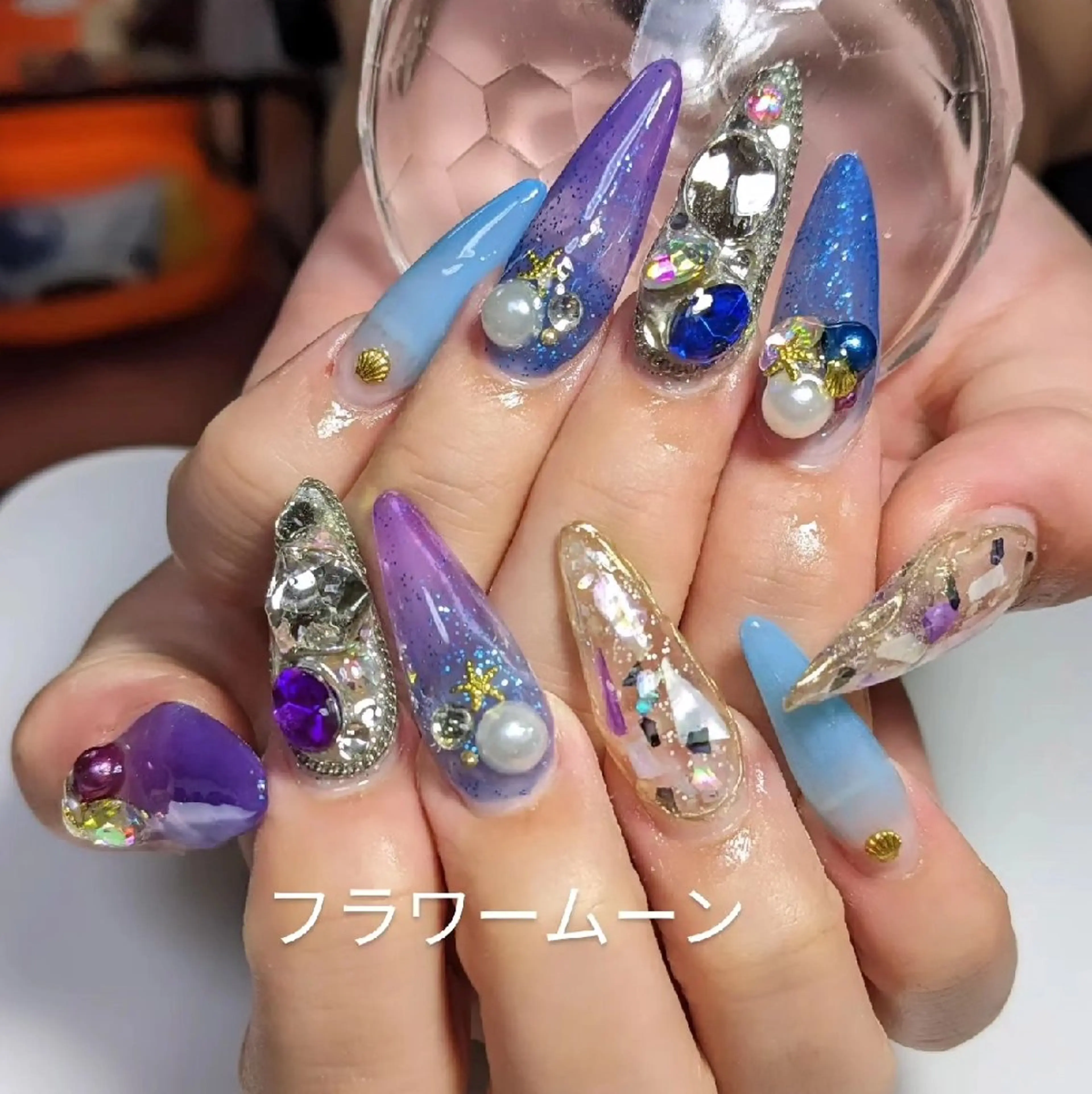 ネイル グラデーション ハンドネイル ハンドケア フラワー ムーンのネイルデザイン