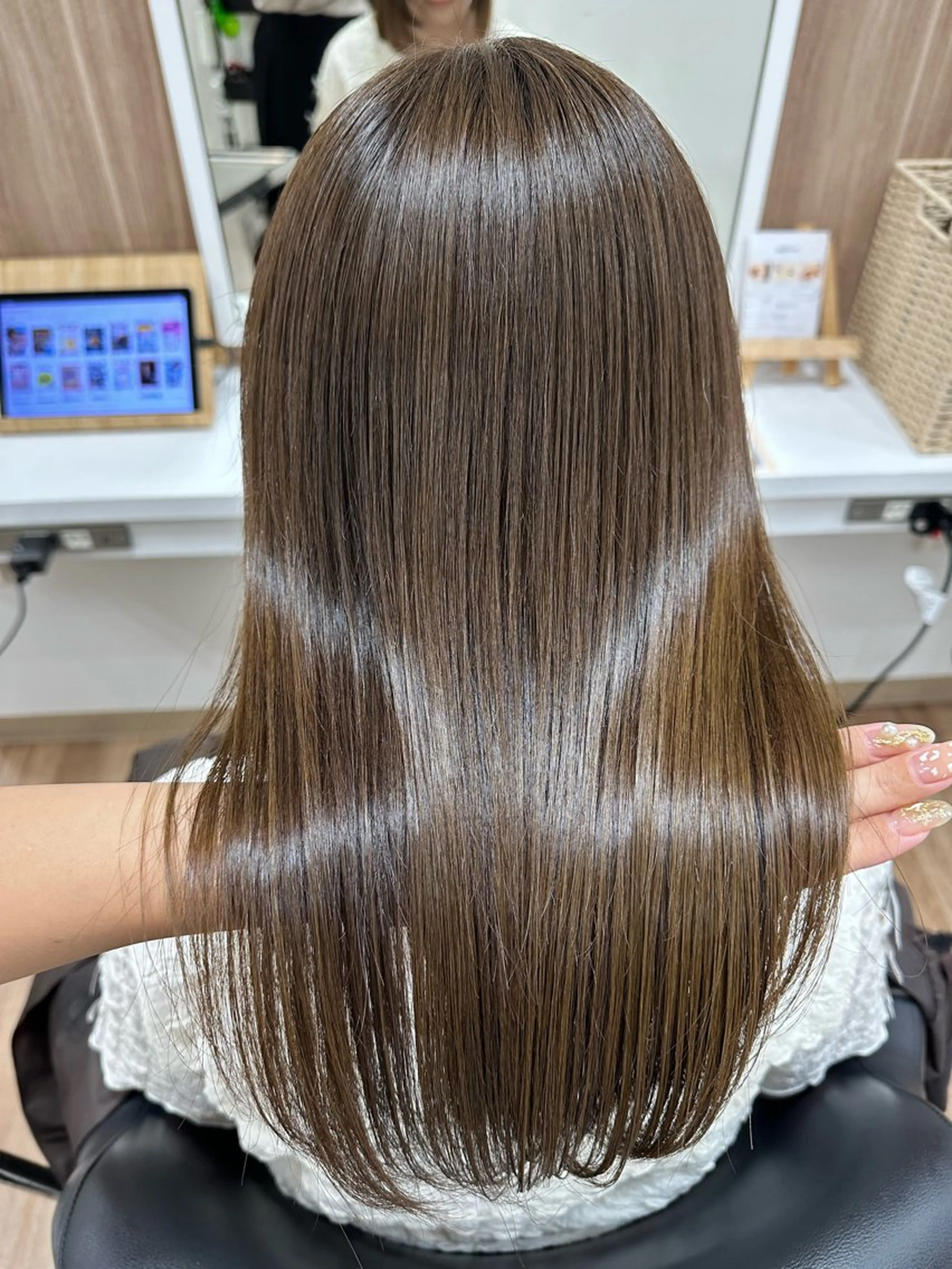 セミロング カラー 斎藤 みくのヘアスタイル