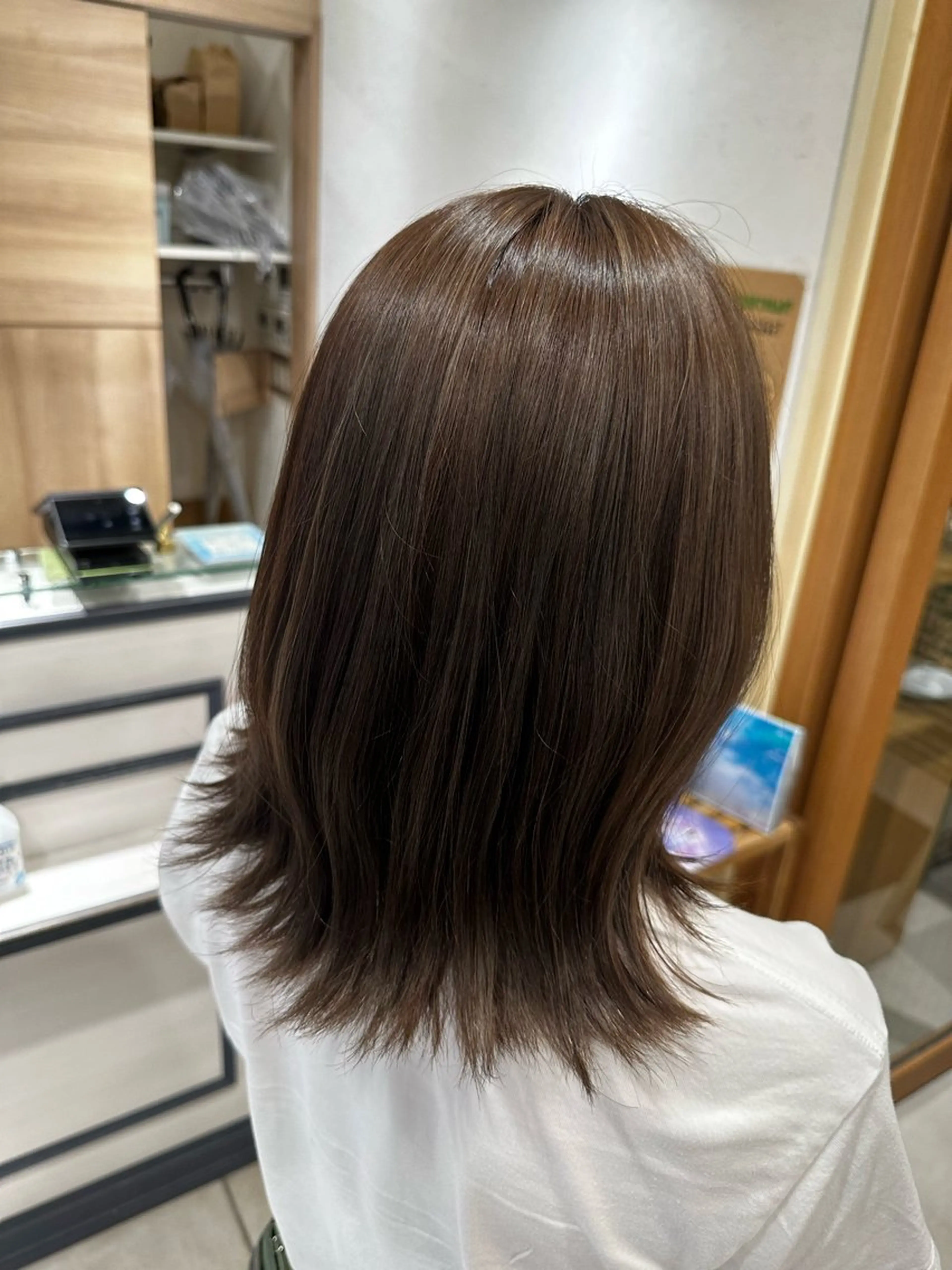 ミディアム カラー カット ヘアカラー 岡本 葵のヘアスタイル