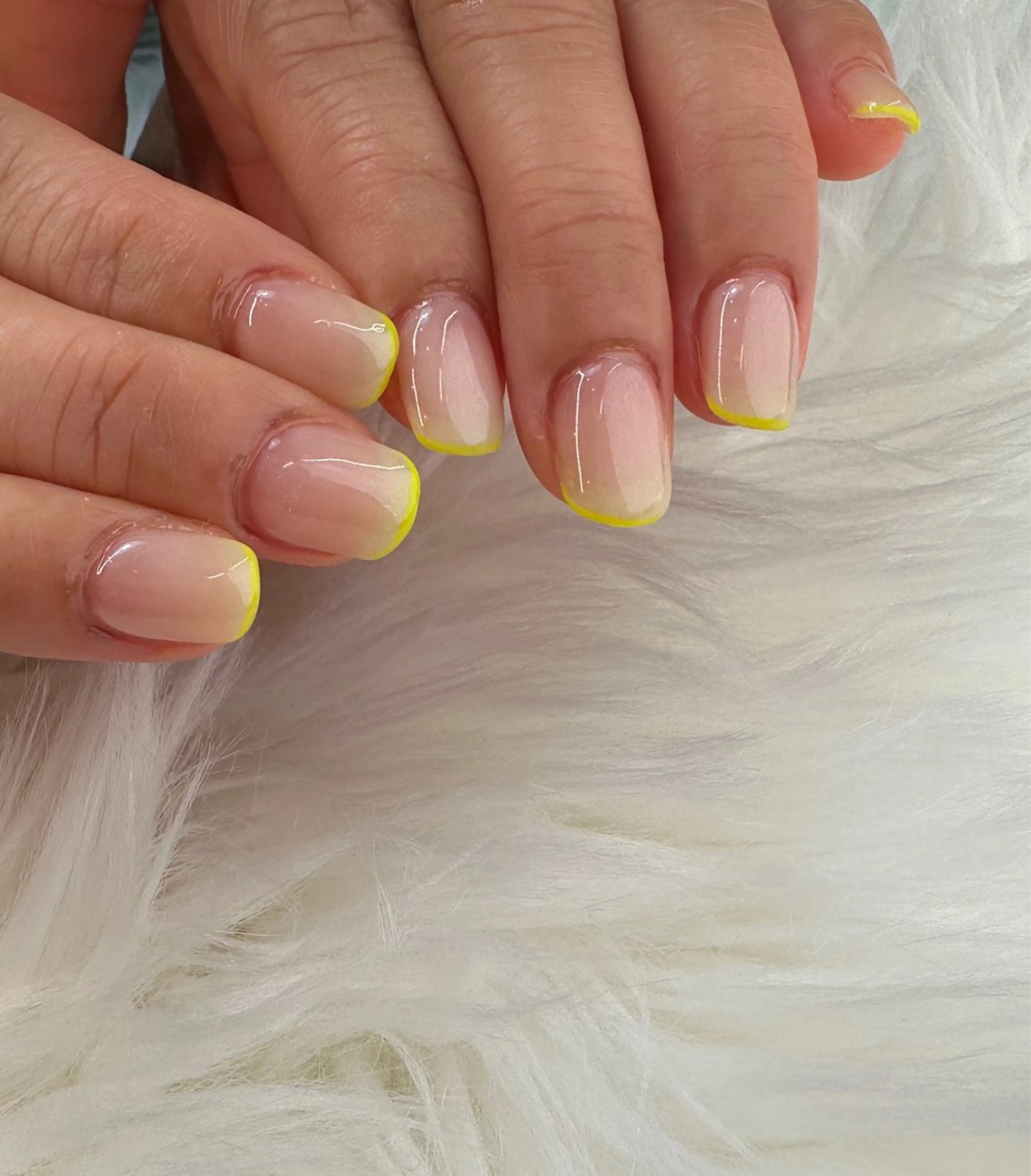 ネイル 黄色 ハンドネイル Nail ameria megu所属・ameria meguのネイルデザイン