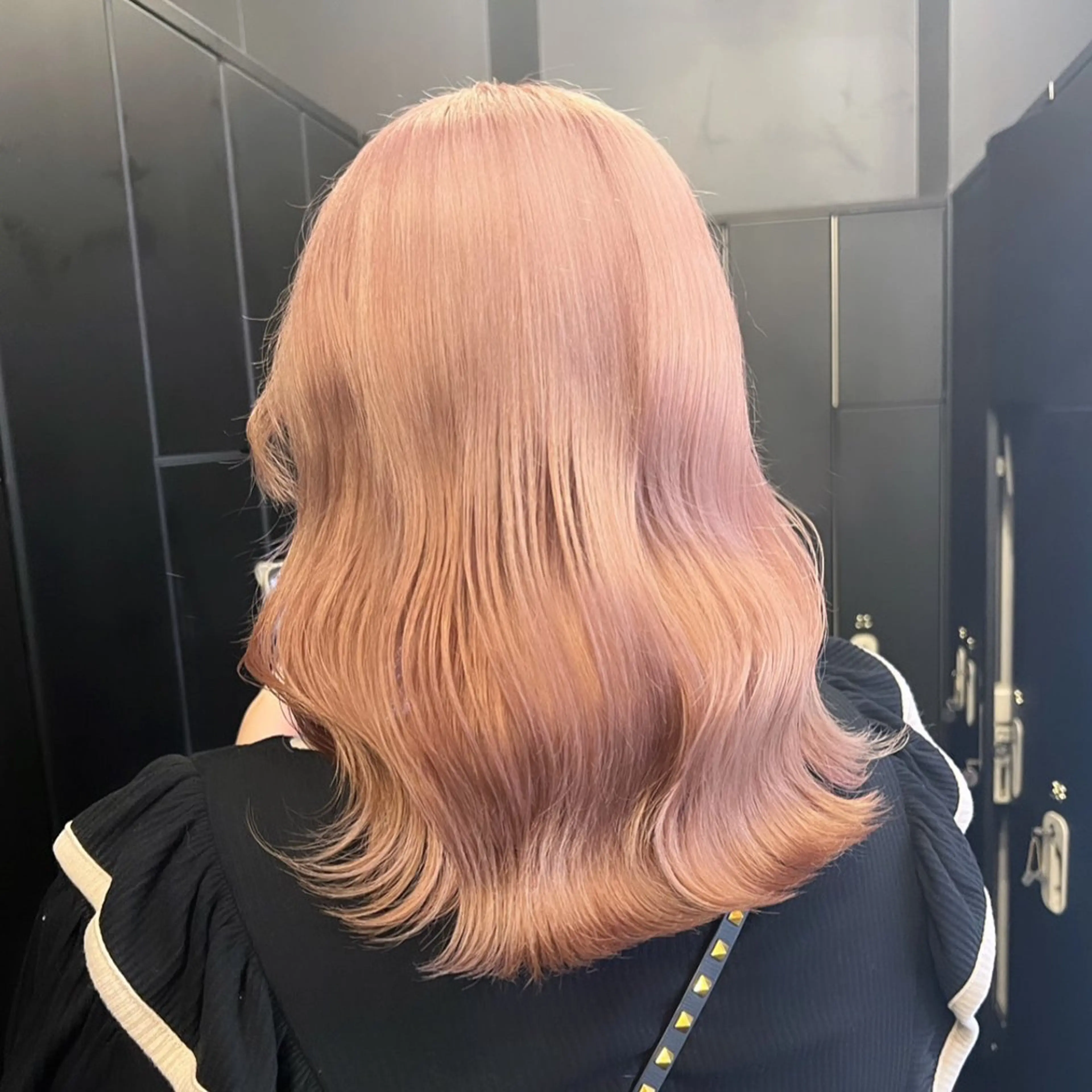 カラー ベージュカラー ブリーチ ピンクカラー ピンクベージュ ホワイトピンク ヘアカラー トリートメント 🌼動き×透明感🩵 ハイトーン/ナナのヘアスタイル