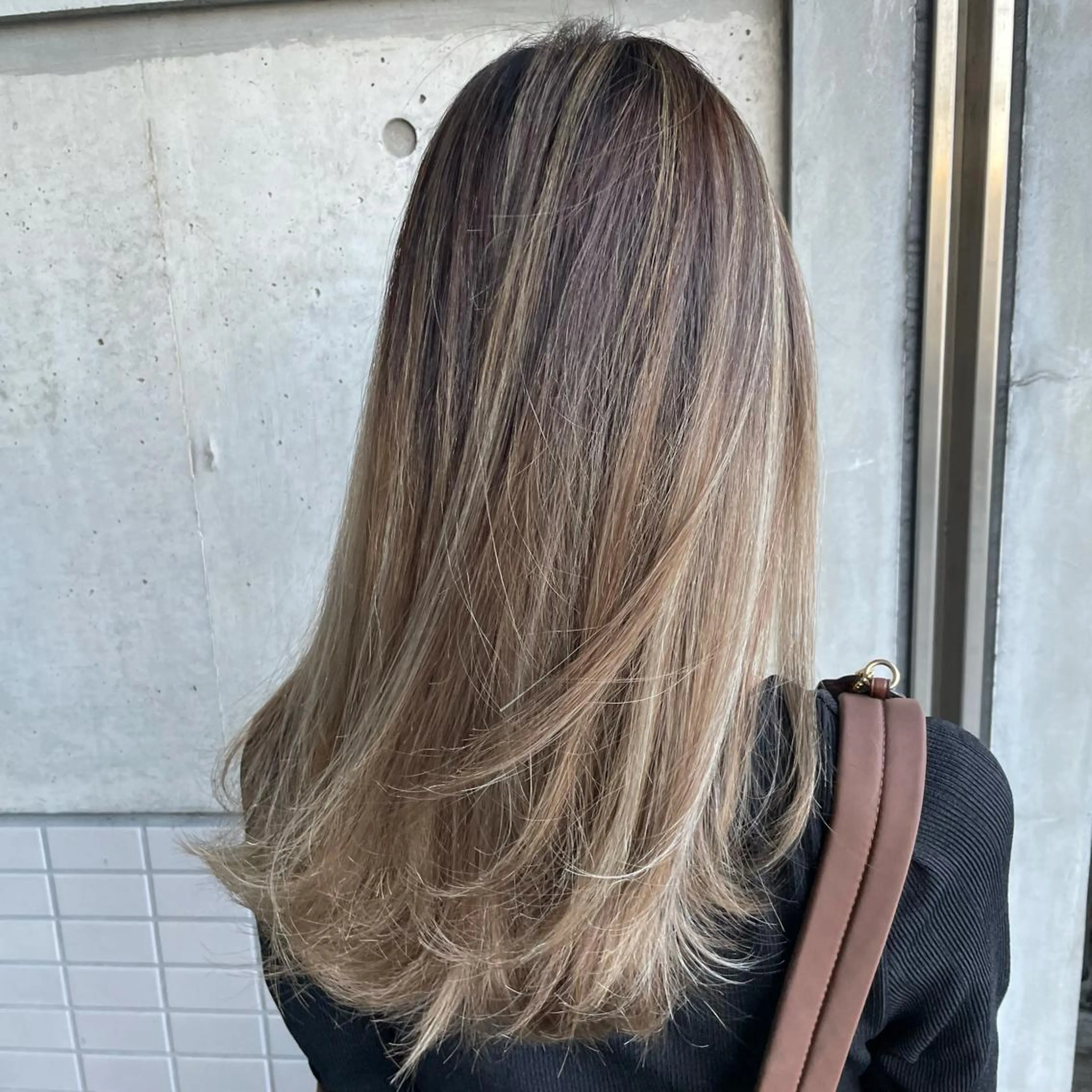 ミディアム カラー バレイヤージュ デザインカラー レイヤーカット 小顔カット✨ 透明感カラーのヘアスタイル