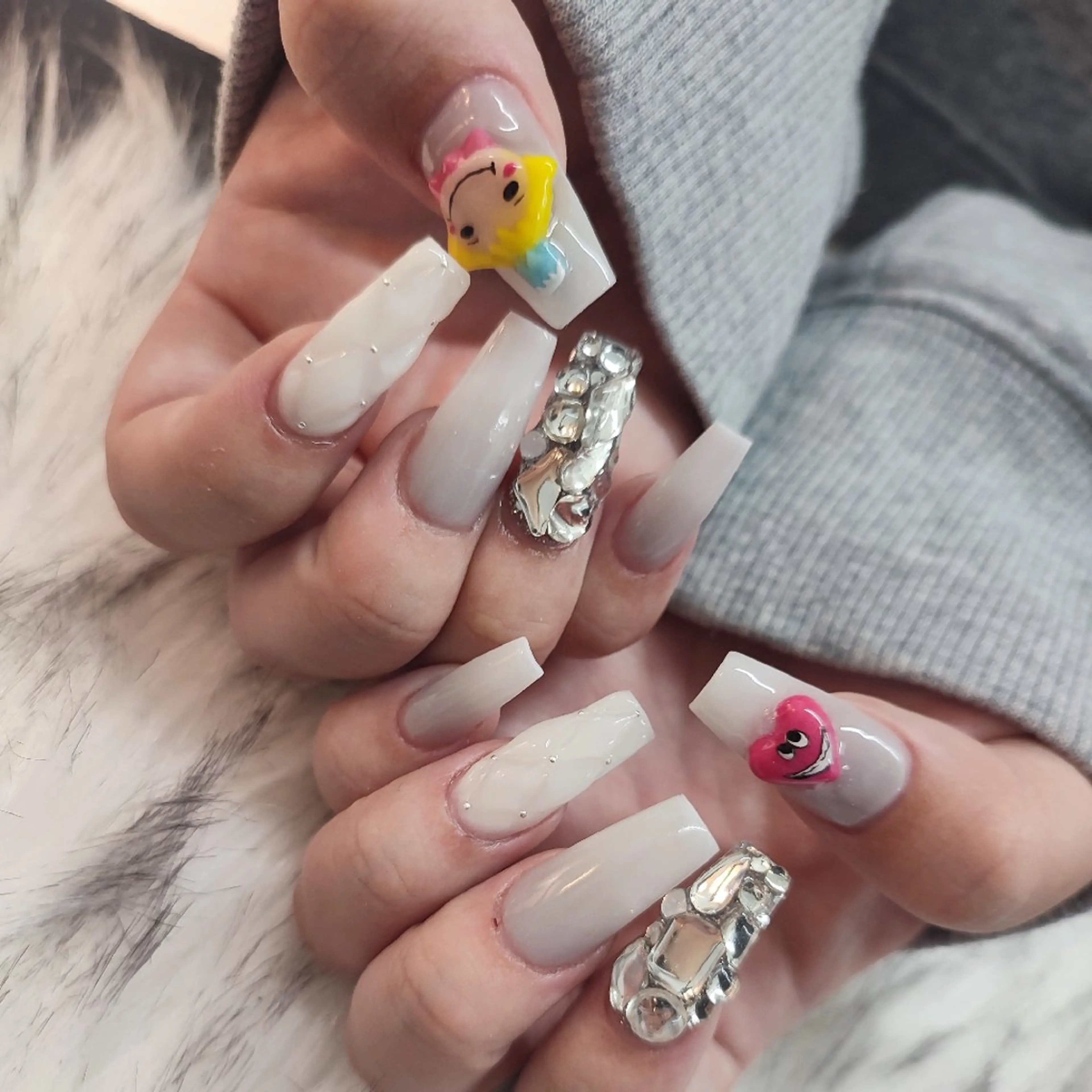 ネイル ハンドネイル RUNWAY 　　の眉毛・アイブロウイメージ