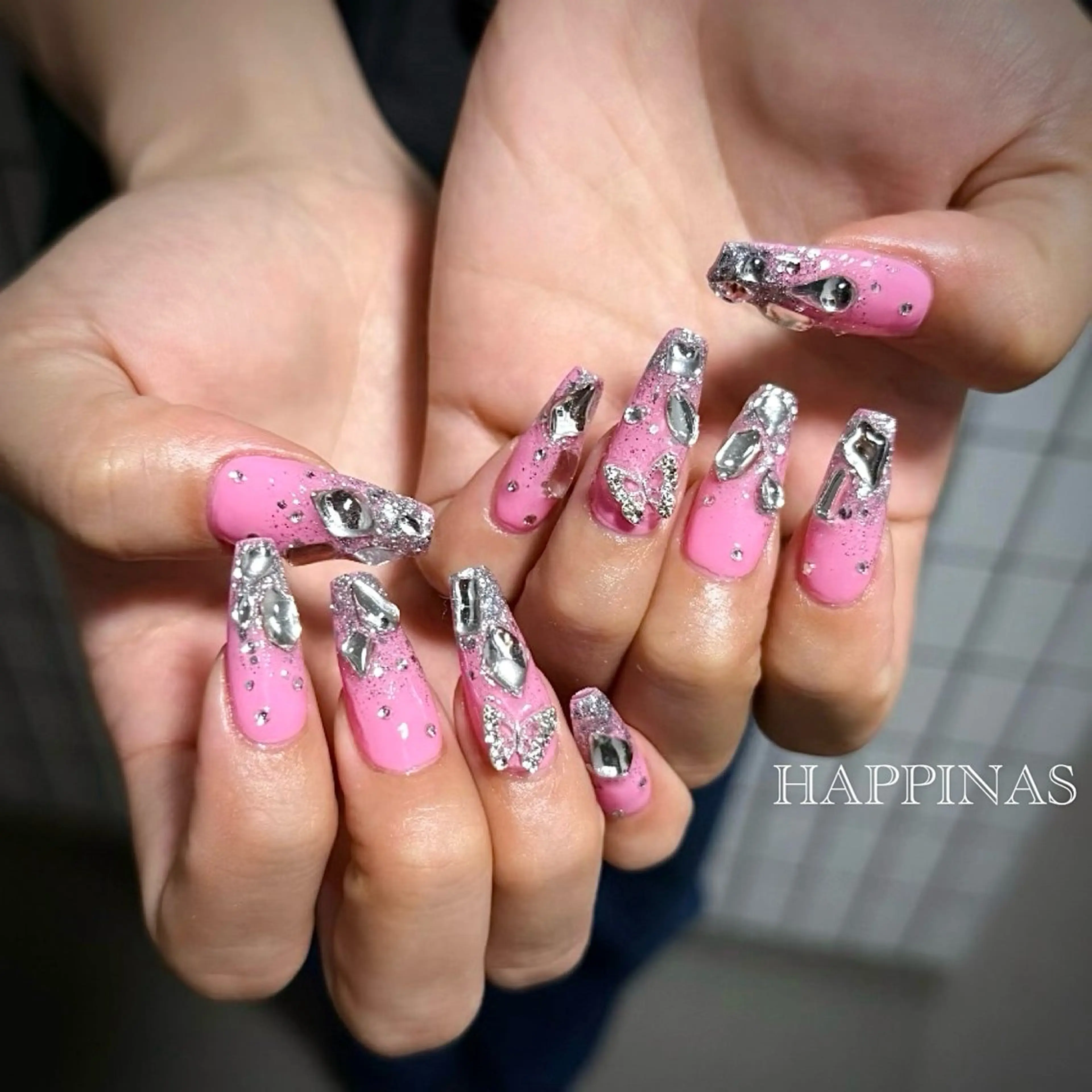 ネイル ゴージャス ワンカラーネイル ピンク スカルプネイル ストーンネイル ハンドネイル HAPPINAS ののかのネイルデザイン