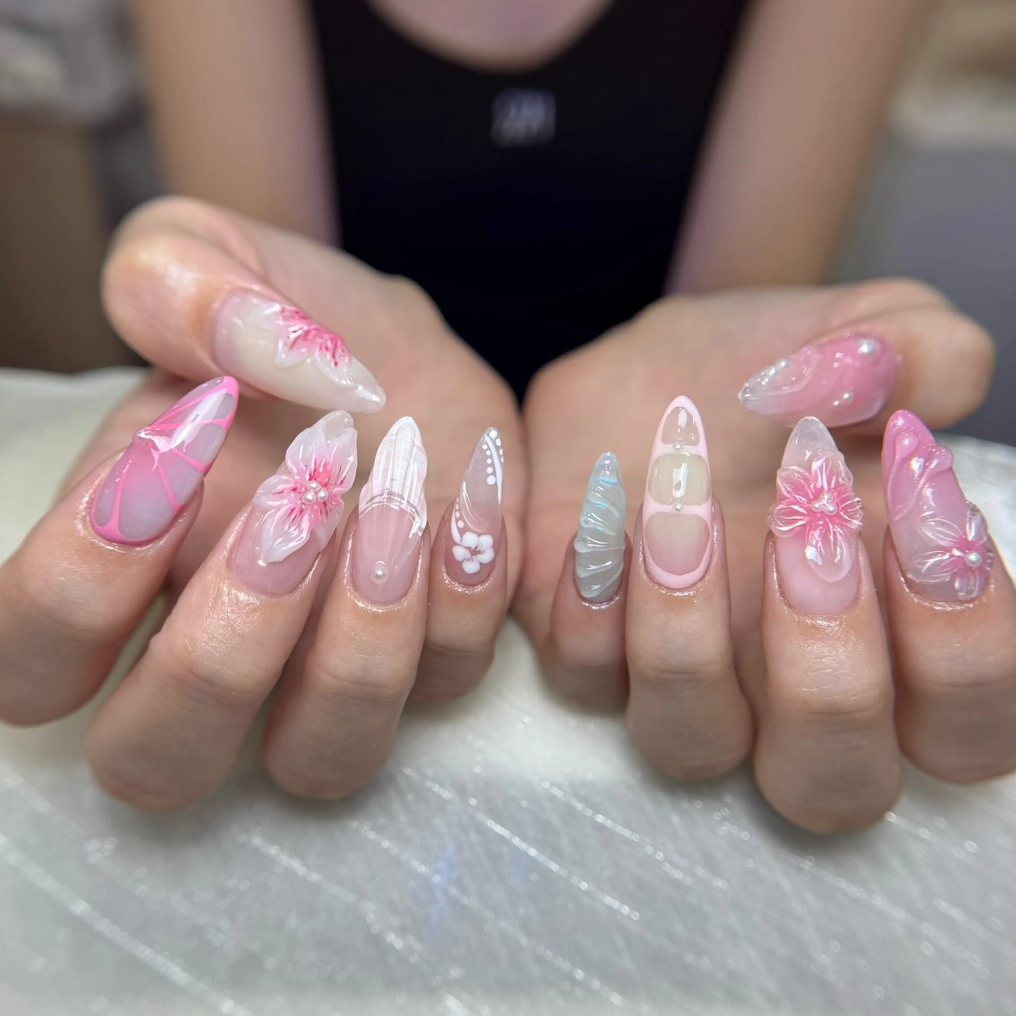 ネイル フレンチネイル グラデーション 韓国ネイル マグネットネイル シンプルネイル ハンドネイル CoMo Nail Studio所属・CoMo Nailのネイルデザイン