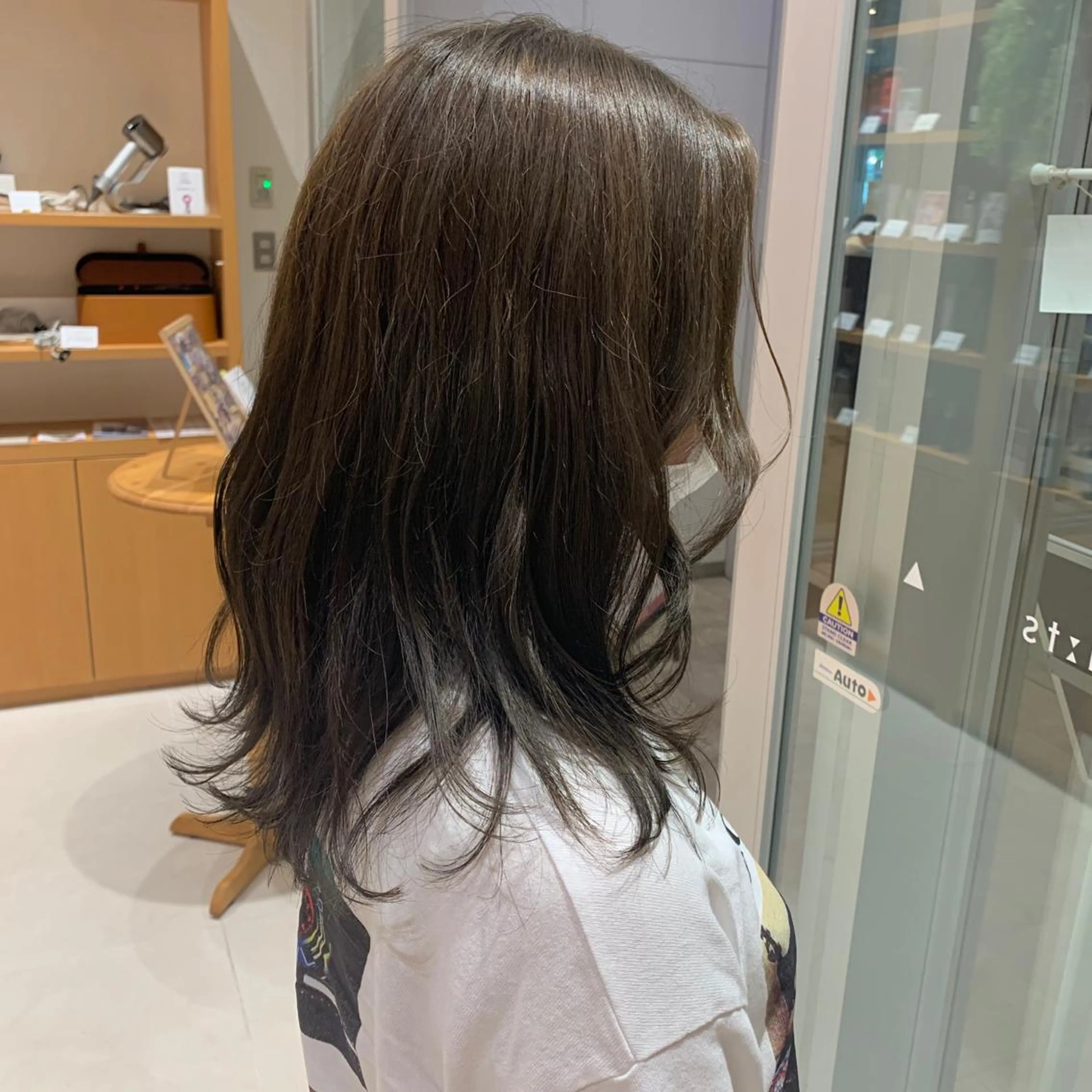 ミディアム 下川 由貴のヘアスタイル